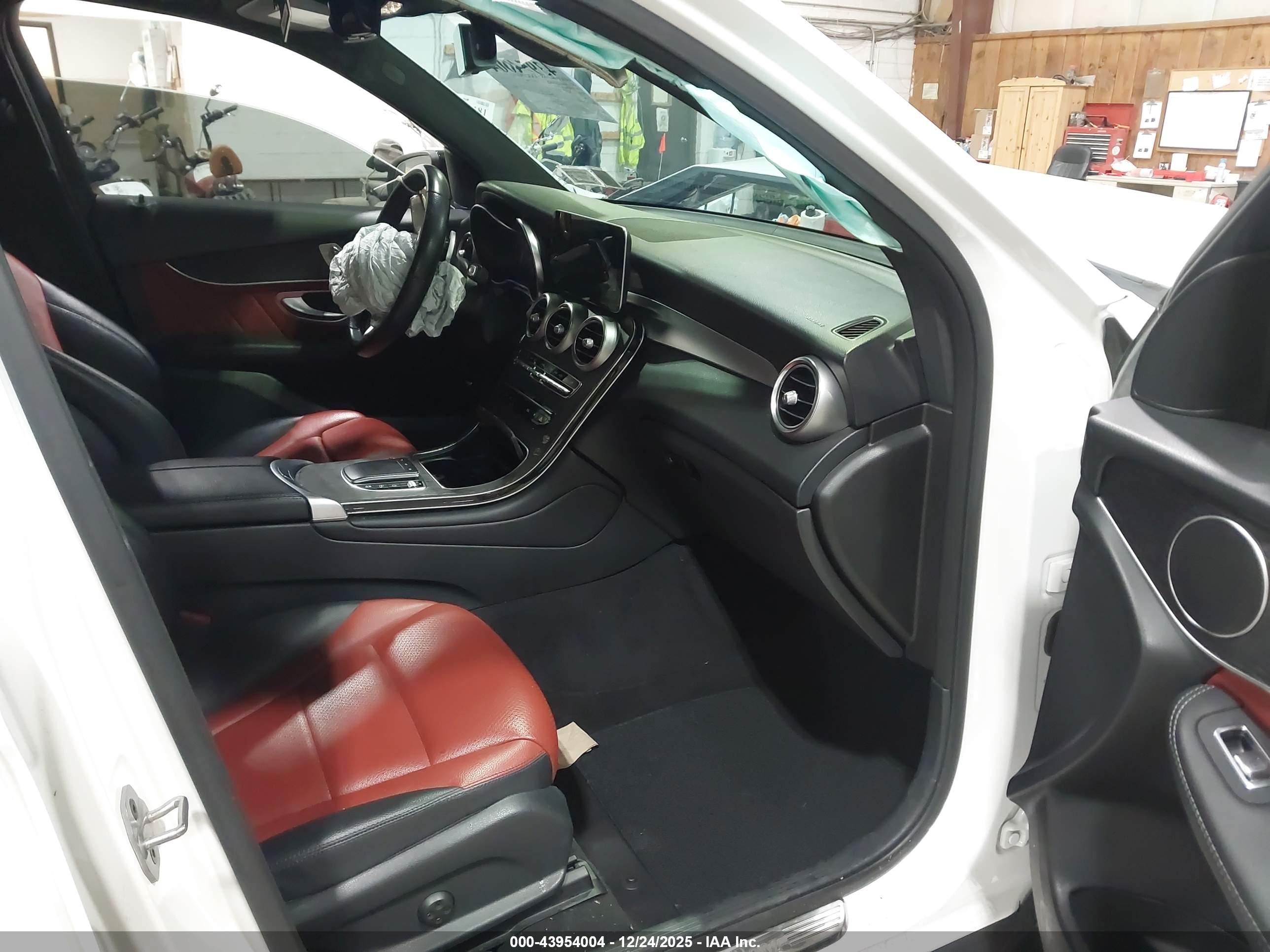 MERCEDES-BENZ GLC image 5