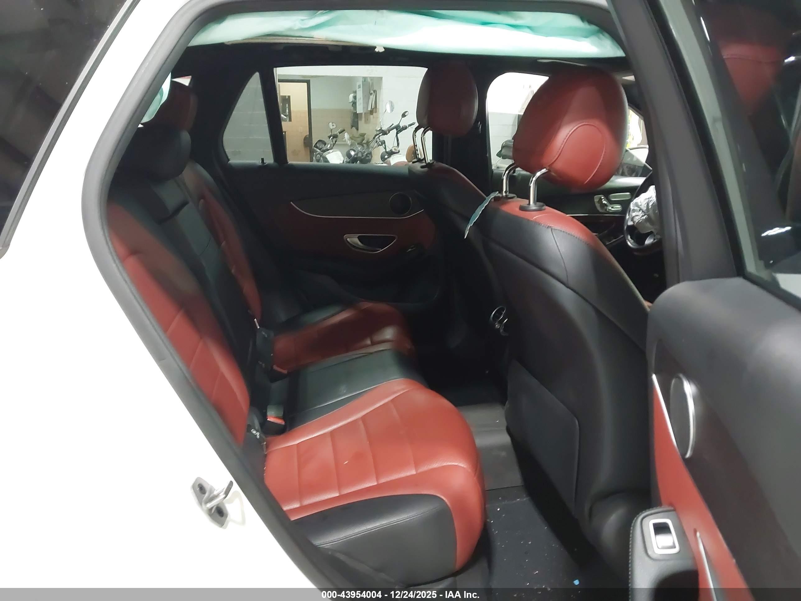 MERCEDES-BENZ GLC image 8