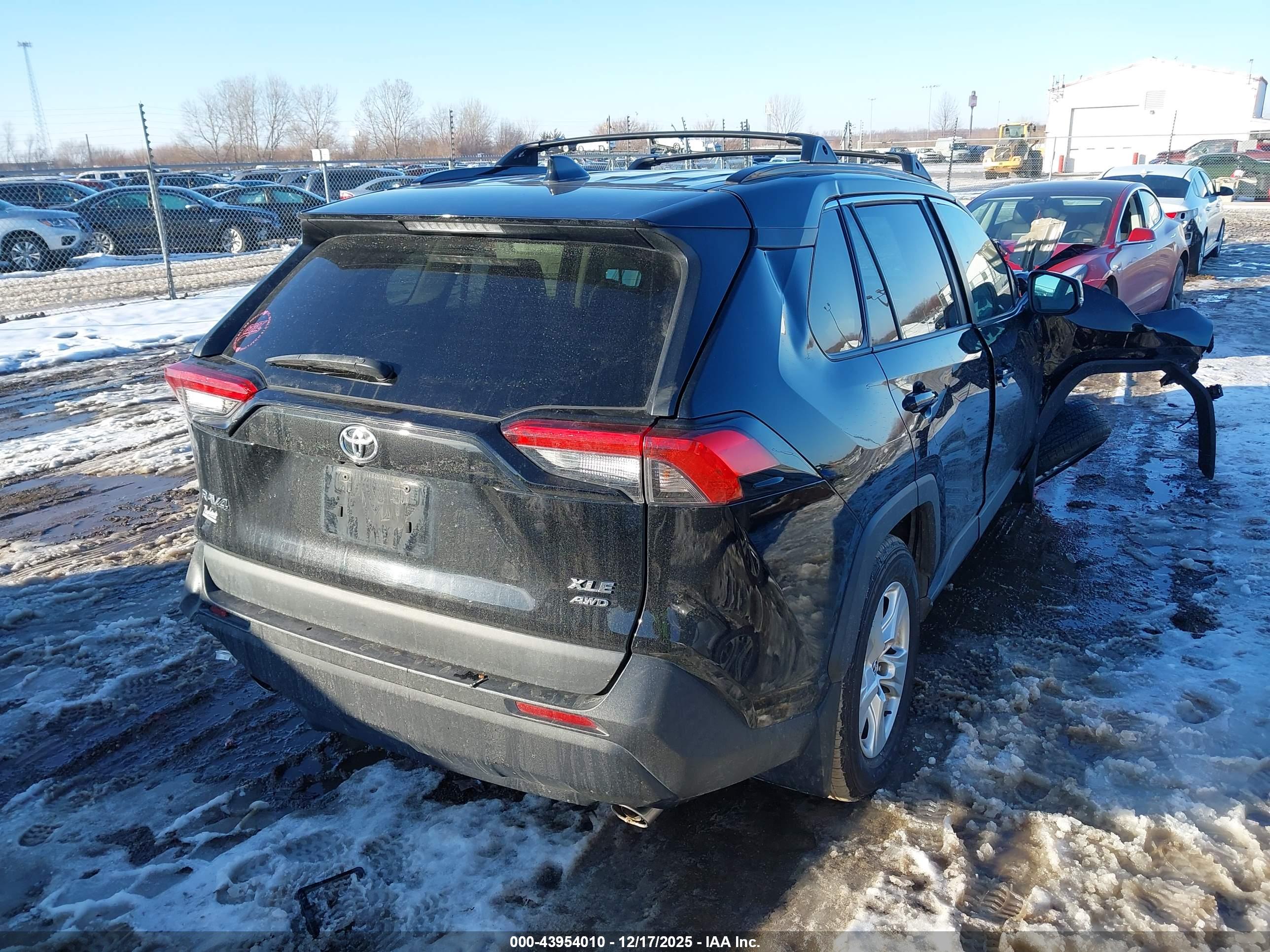TOYOTA RAV4 image 4