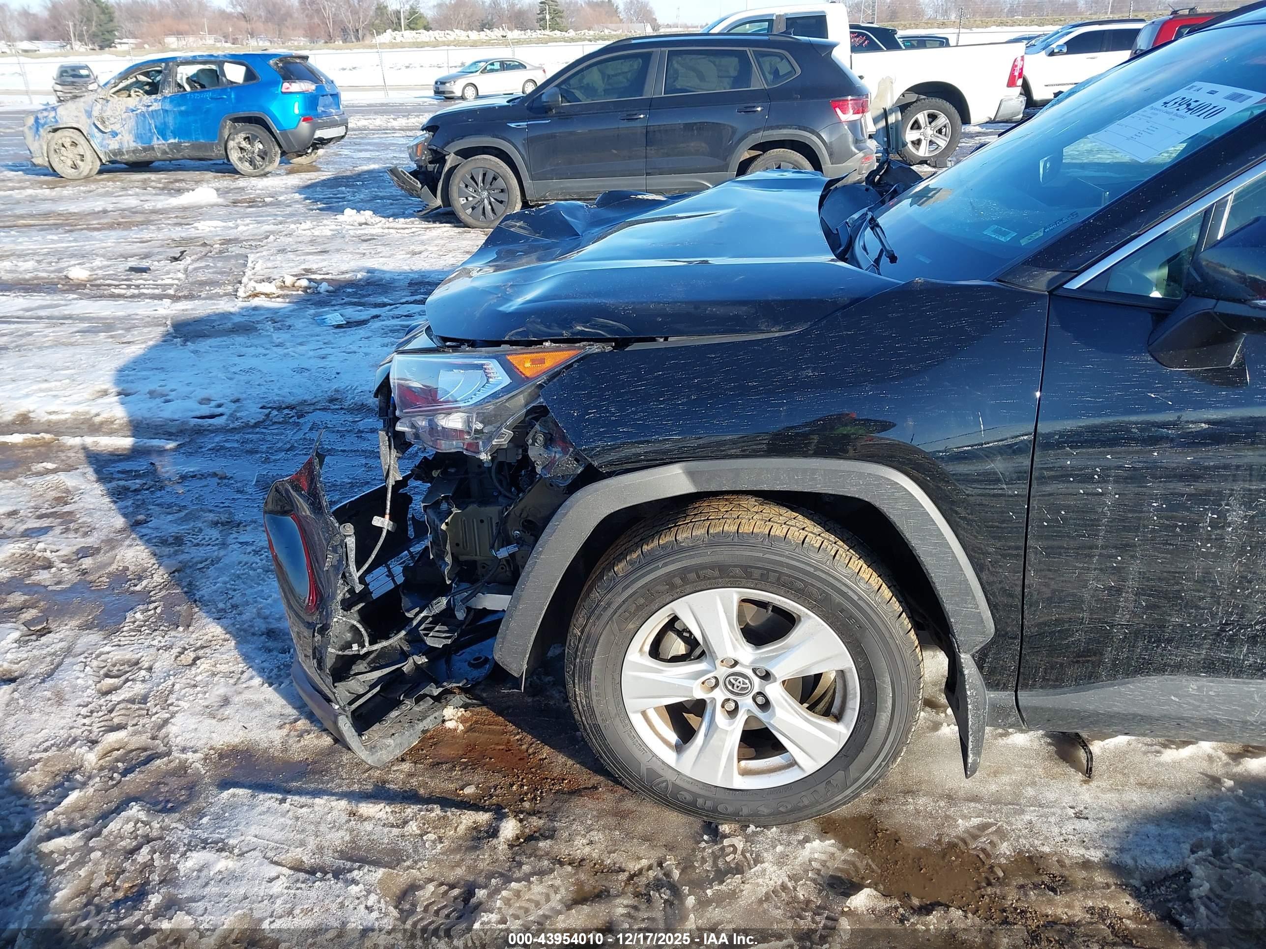TOYOTA RAV4 image 6