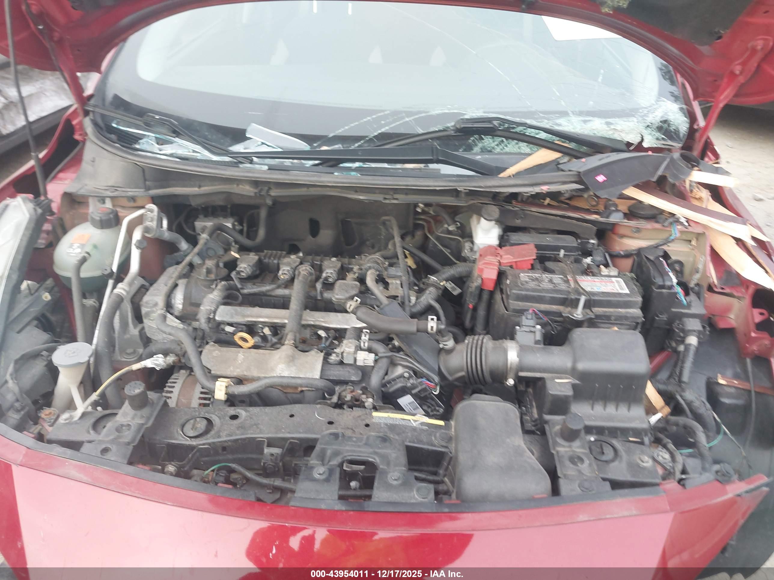 NISSAN VERSA image 10