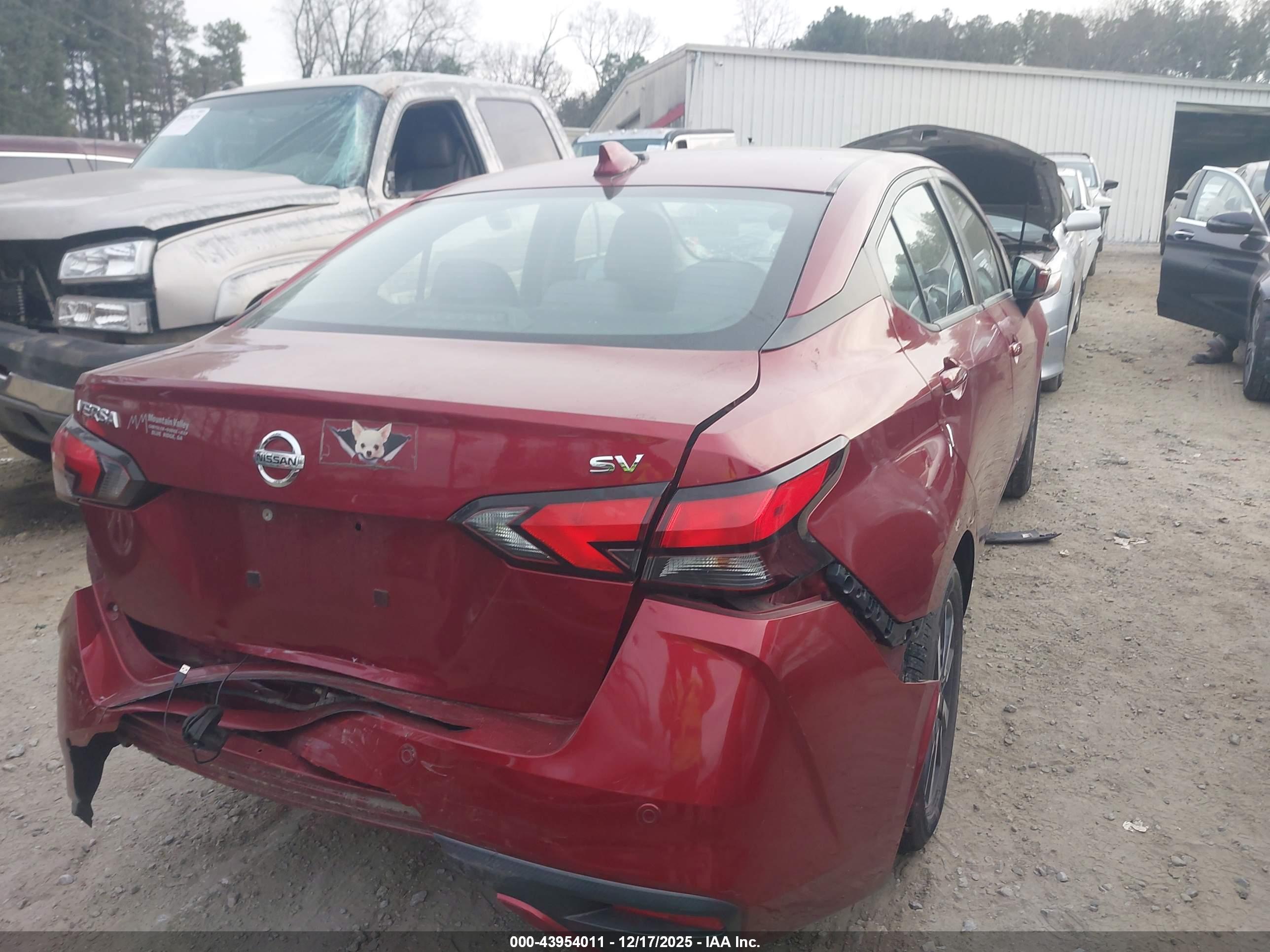 NISSAN VERSA image 4