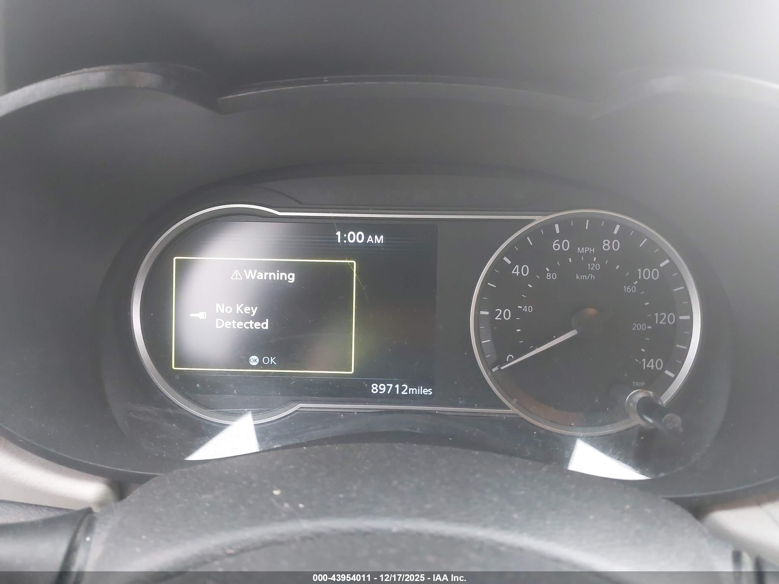 NISSAN VERSA image 7