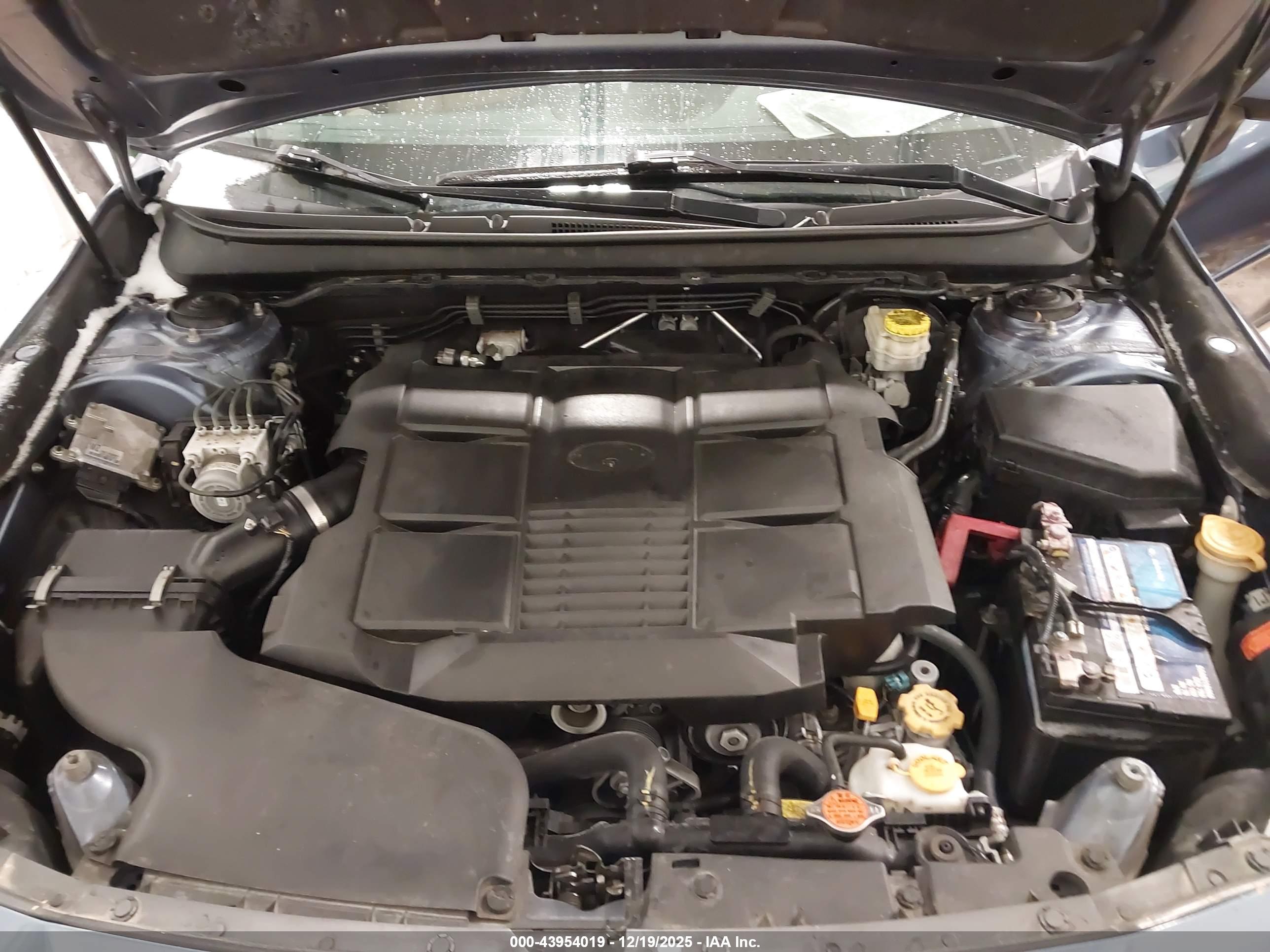SUBARU OUTBACK image 10