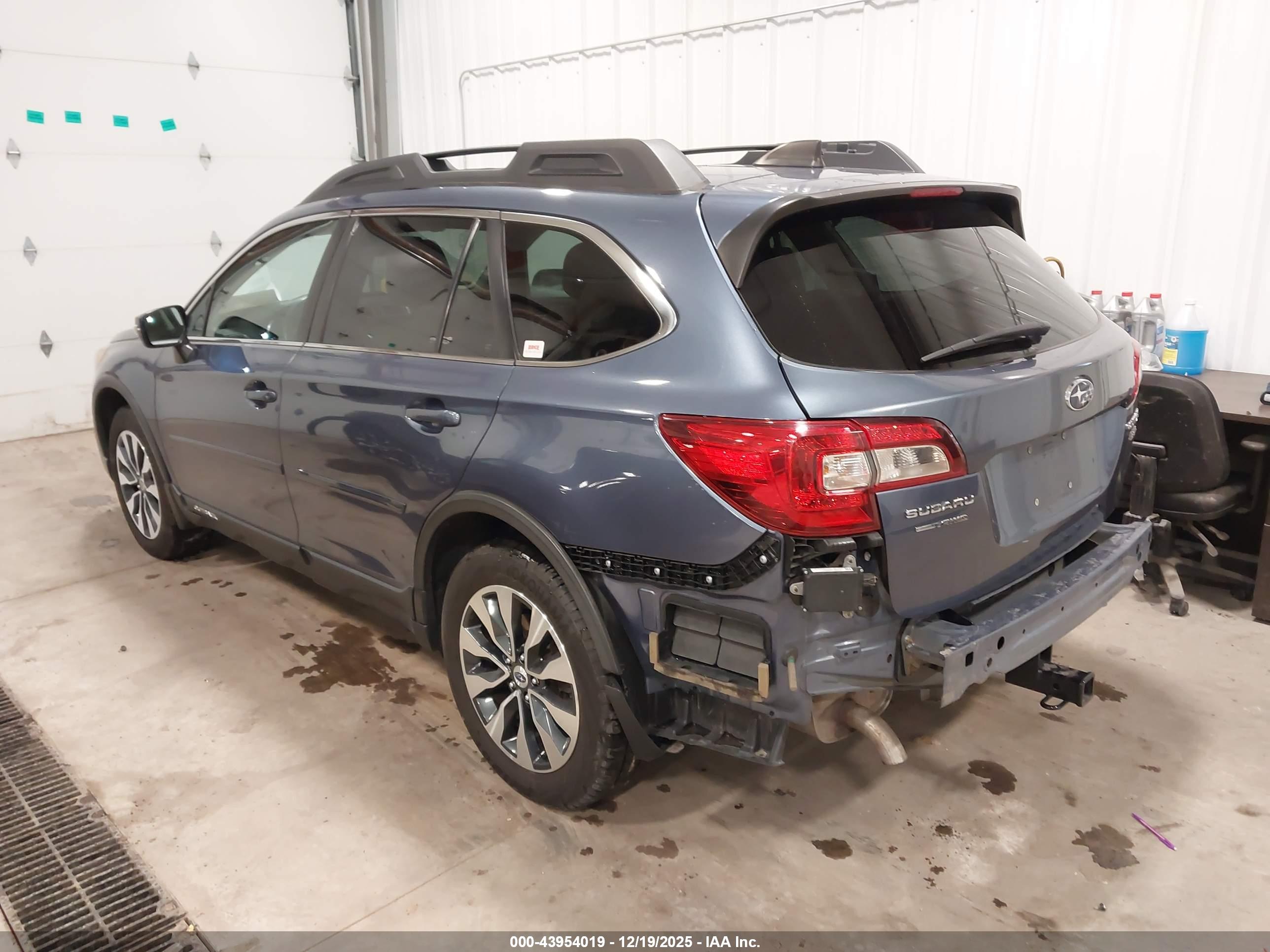 SUBARU OUTBACK image 3