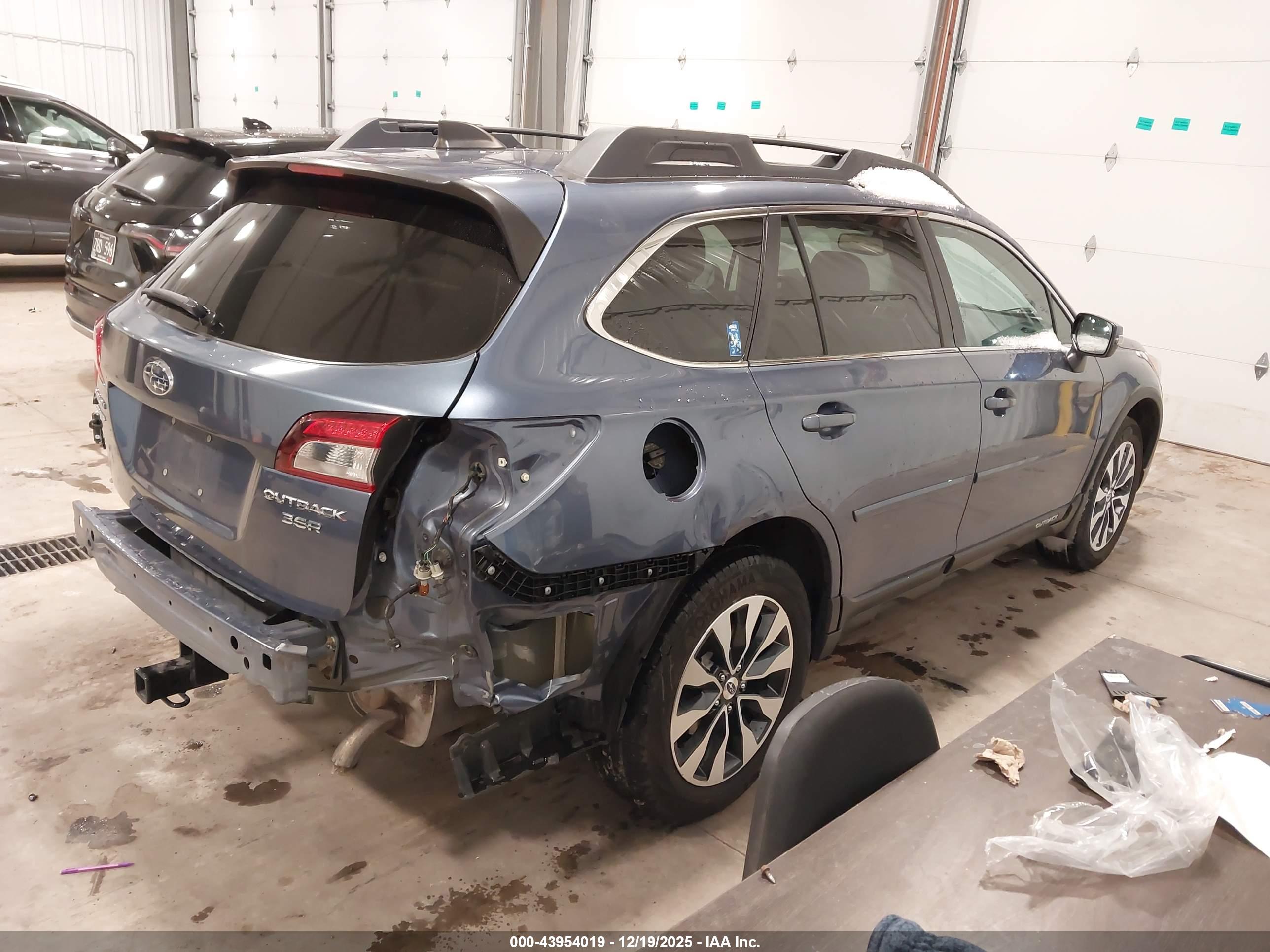SUBARU OUTBACK image 4