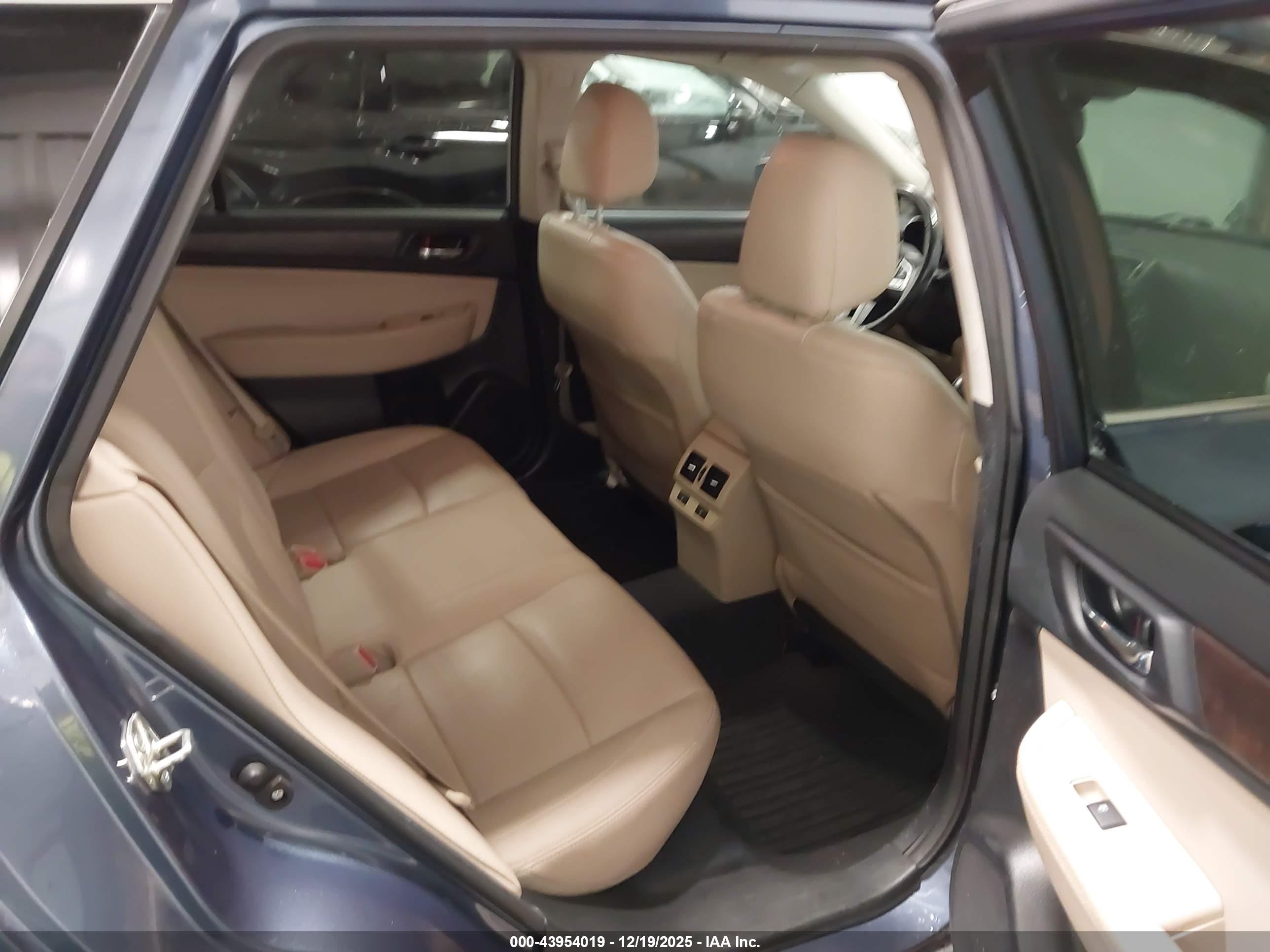 SUBARU OUTBACK image 8