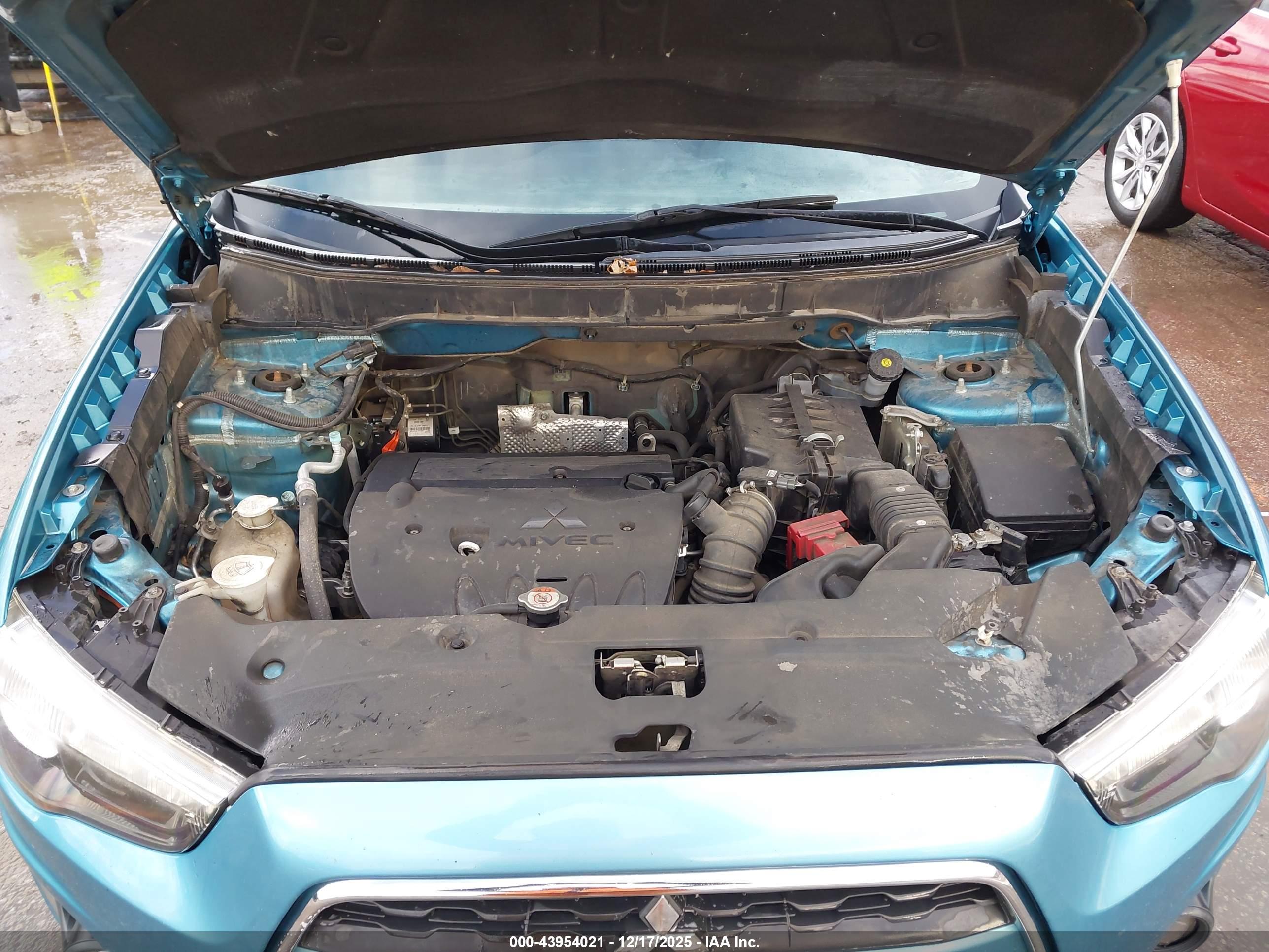 MITSUBISHI OUTLANDER image 10