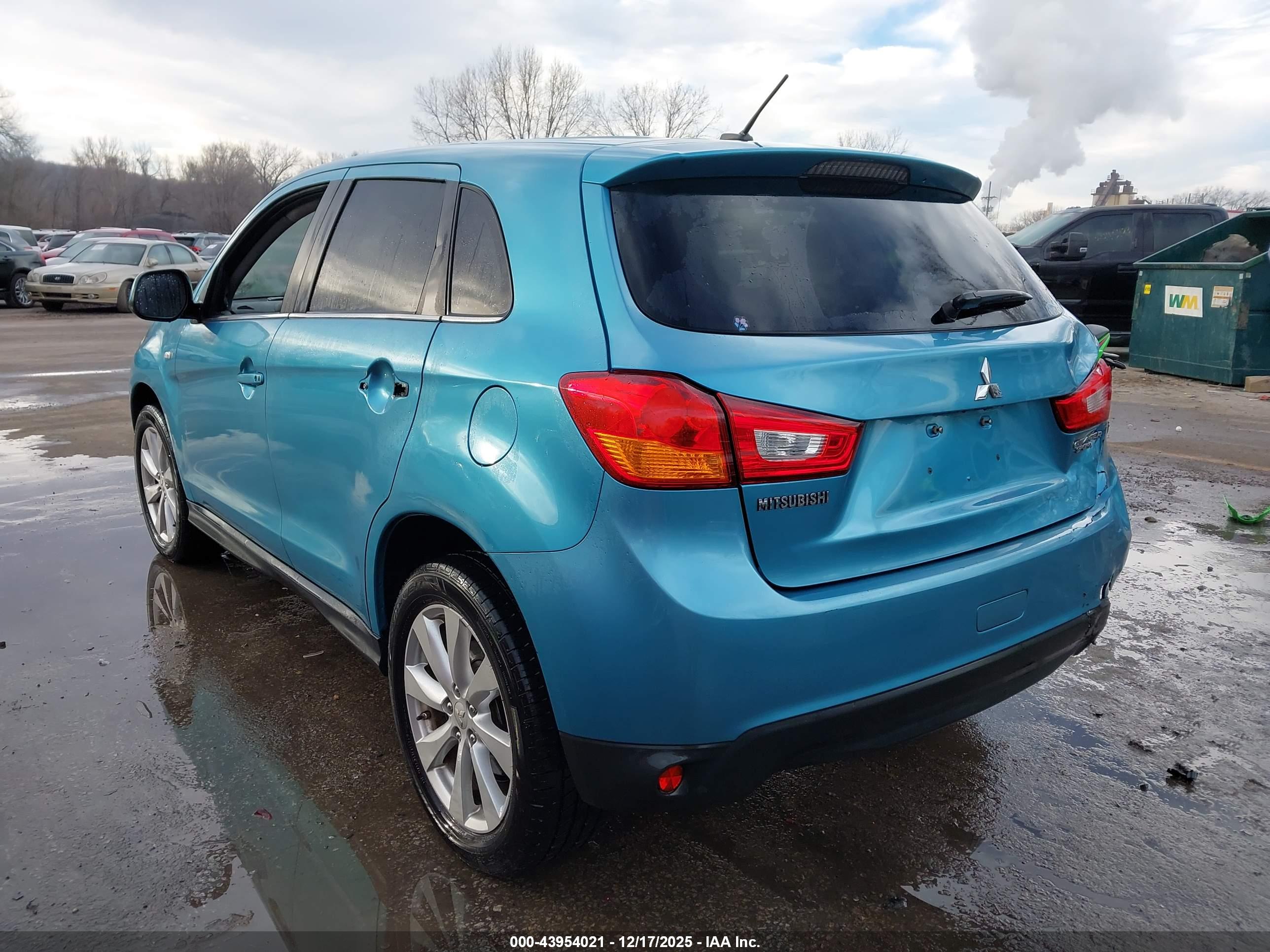 MITSUBISHI OUTLANDER image 3