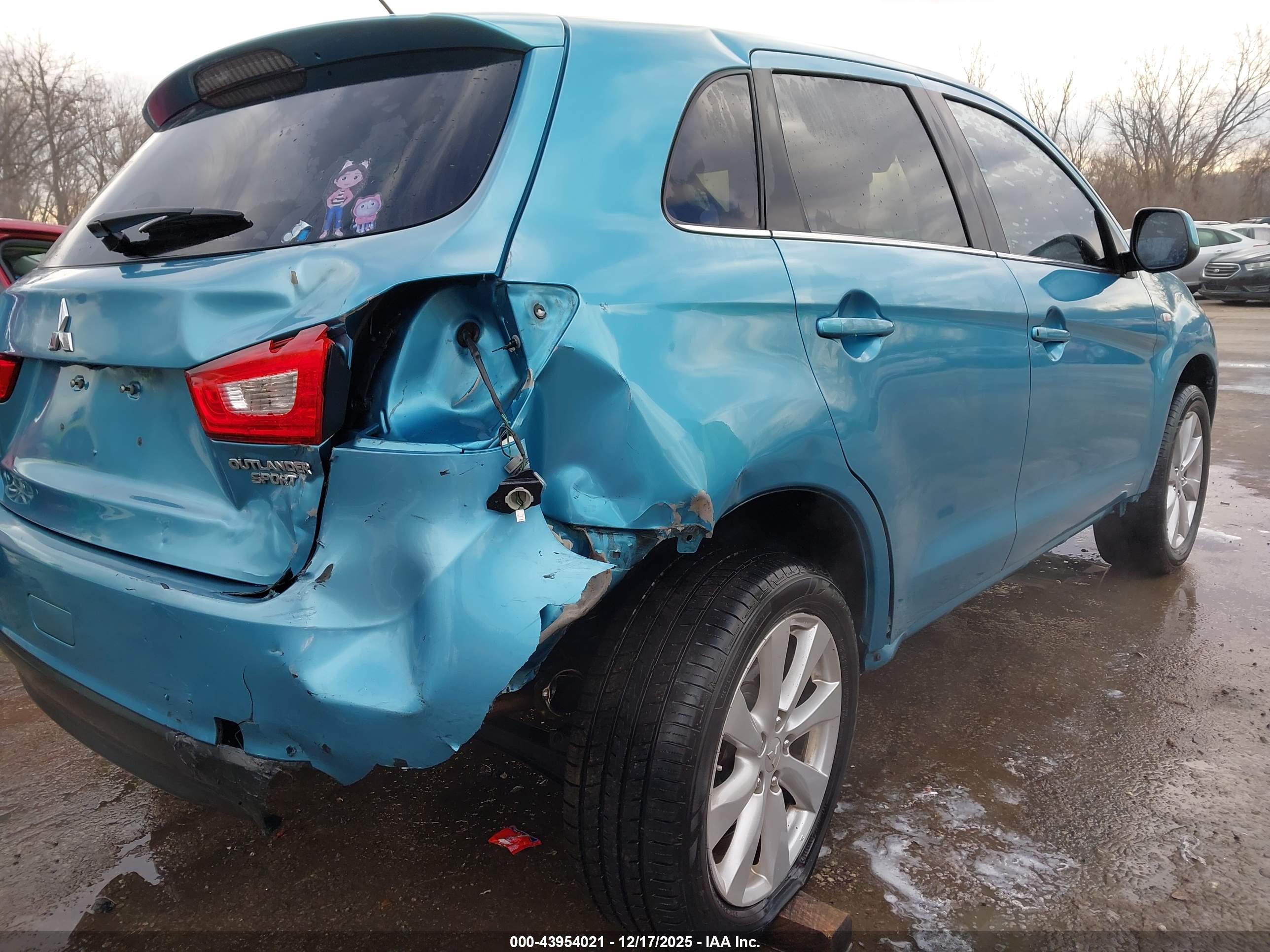 MITSUBISHI OUTLANDER image 6
