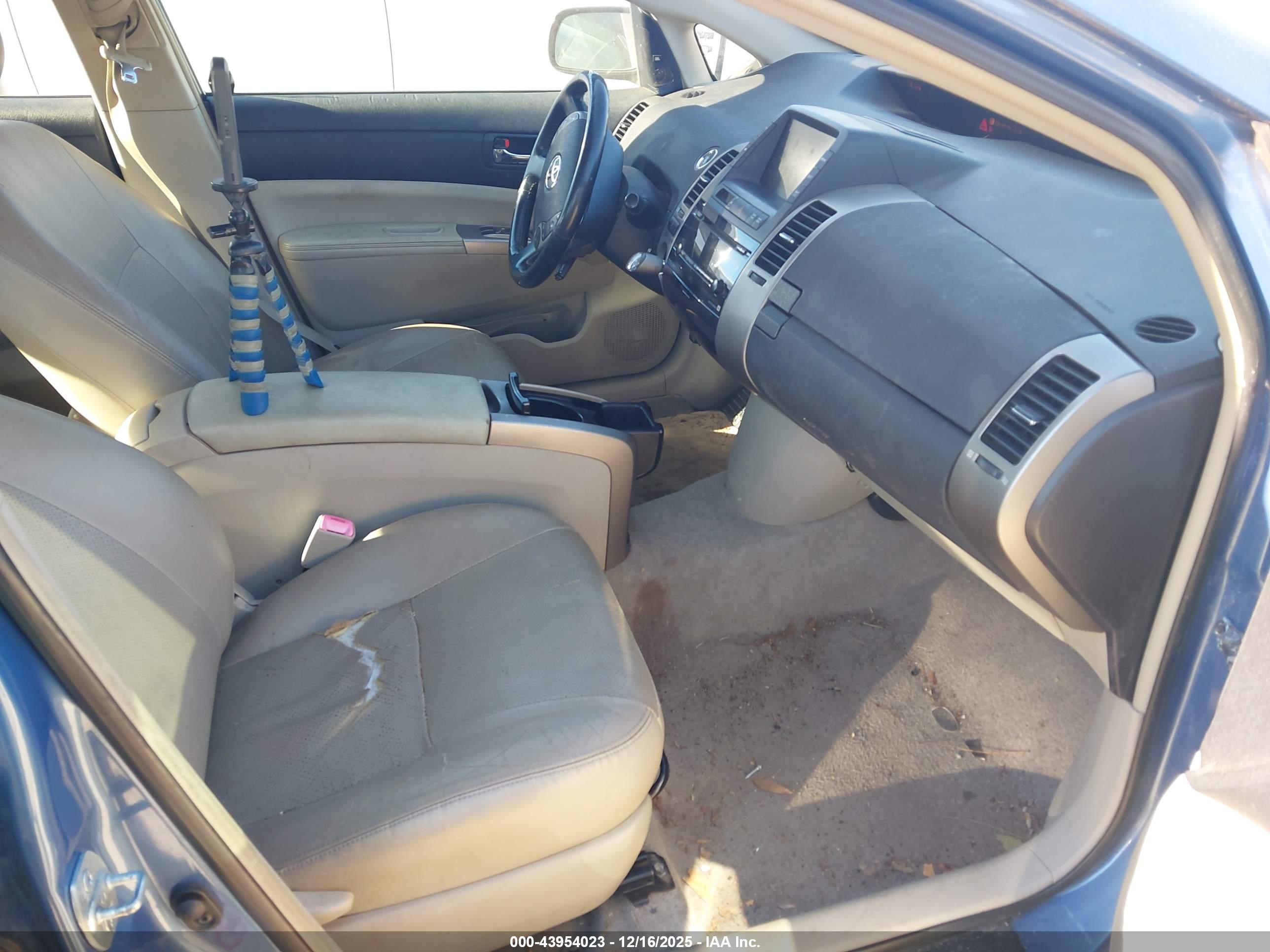 TOYOTA PRIUS image 5