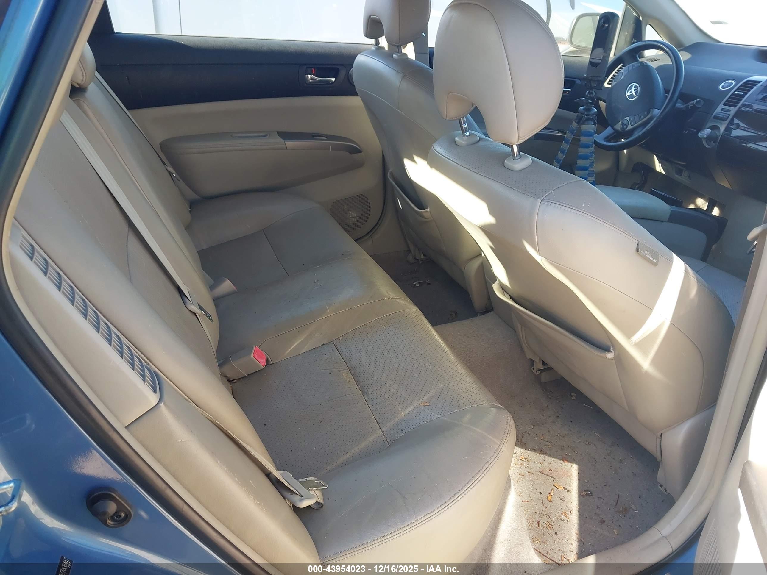 TOYOTA PRIUS image 8