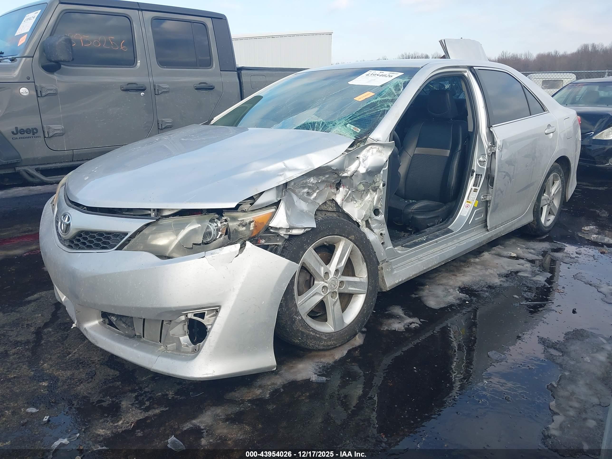 TOYOTA CAMRY image 2