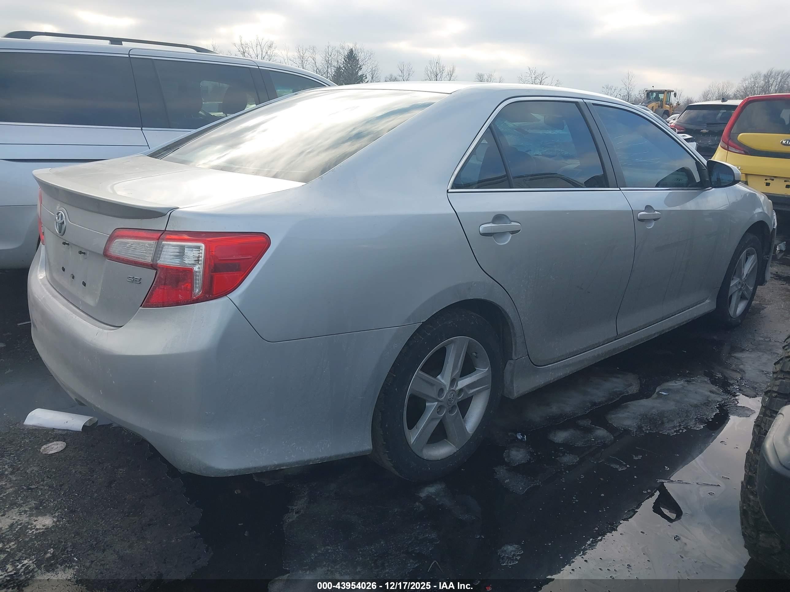 TOYOTA CAMRY image 4