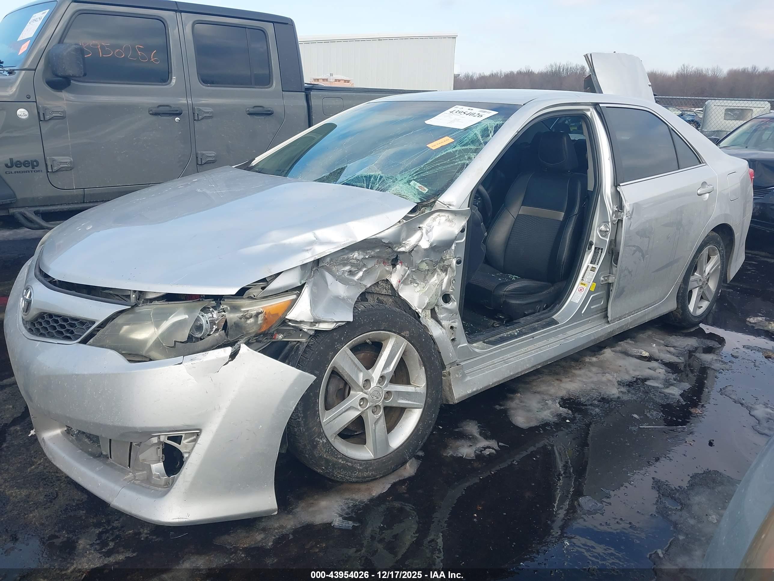 TOYOTA CAMRY image 6