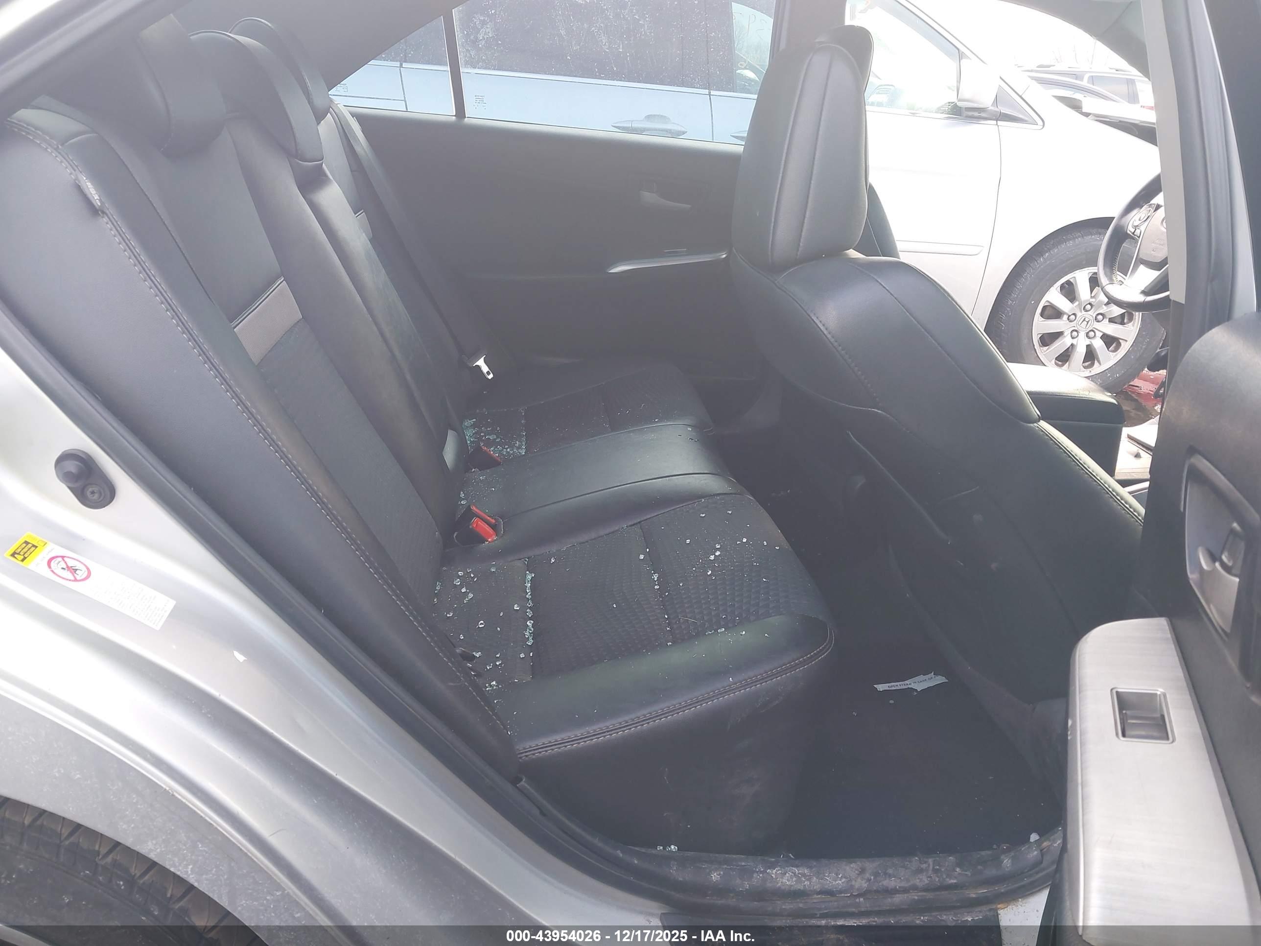 TOYOTA CAMRY image 8