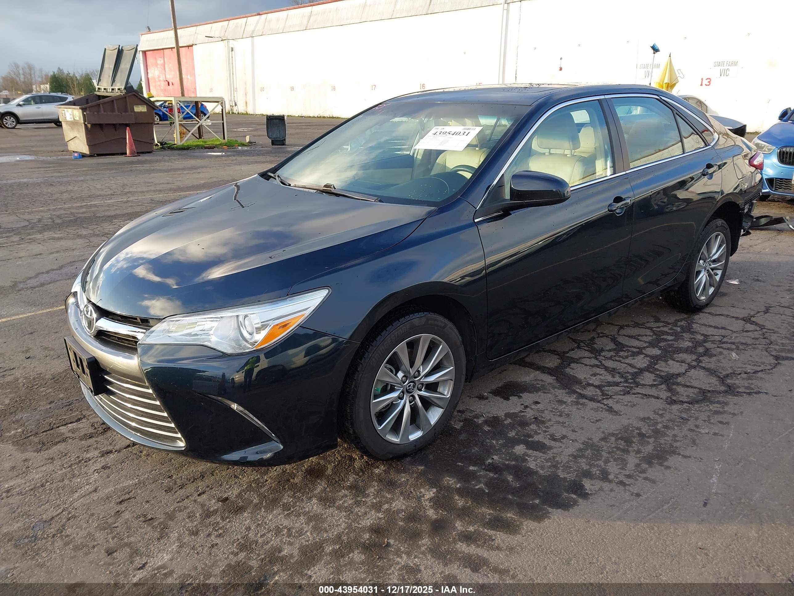 TOYOTA CAMRY image 2