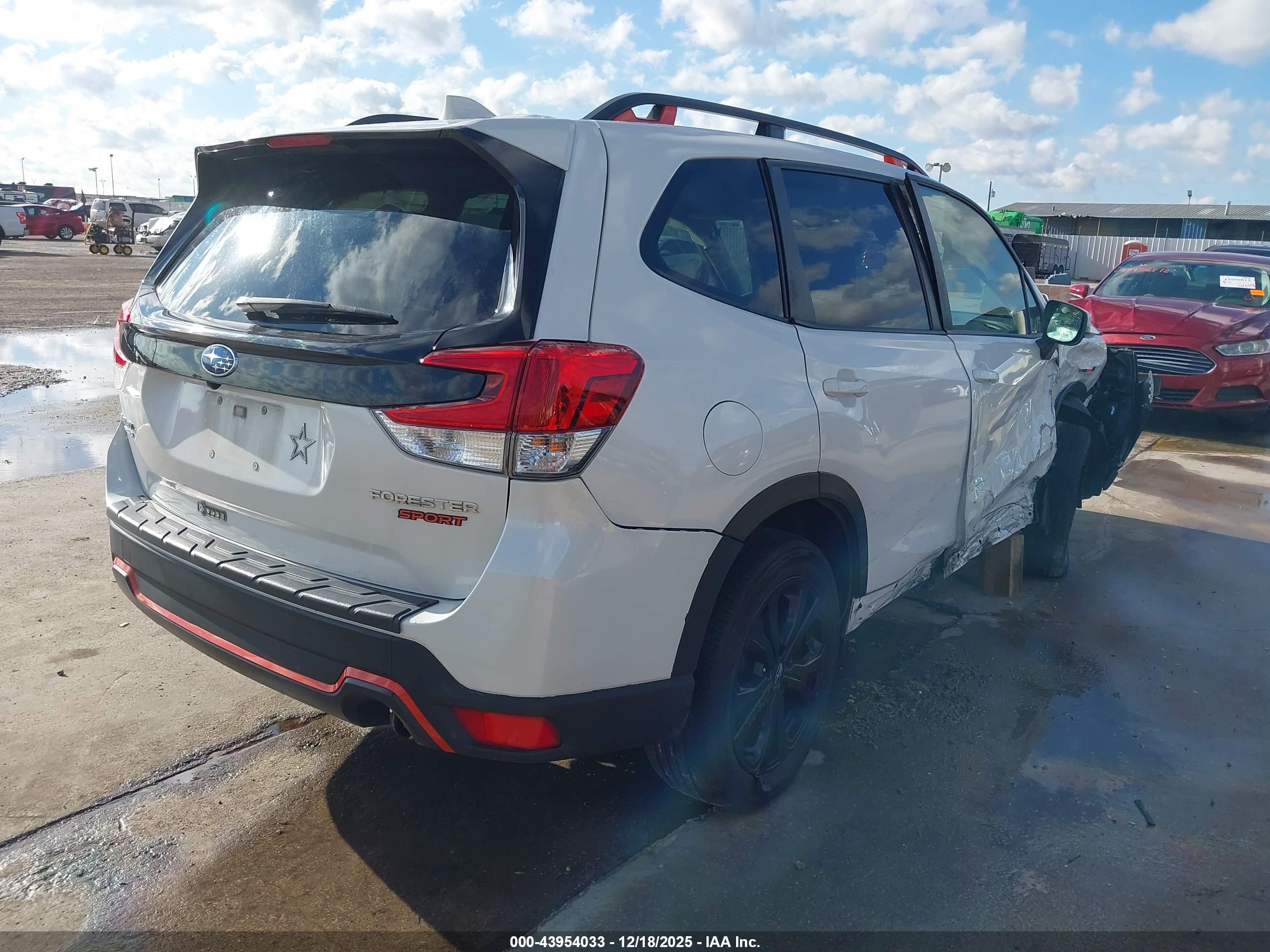 SUBARU FORESTER image 4