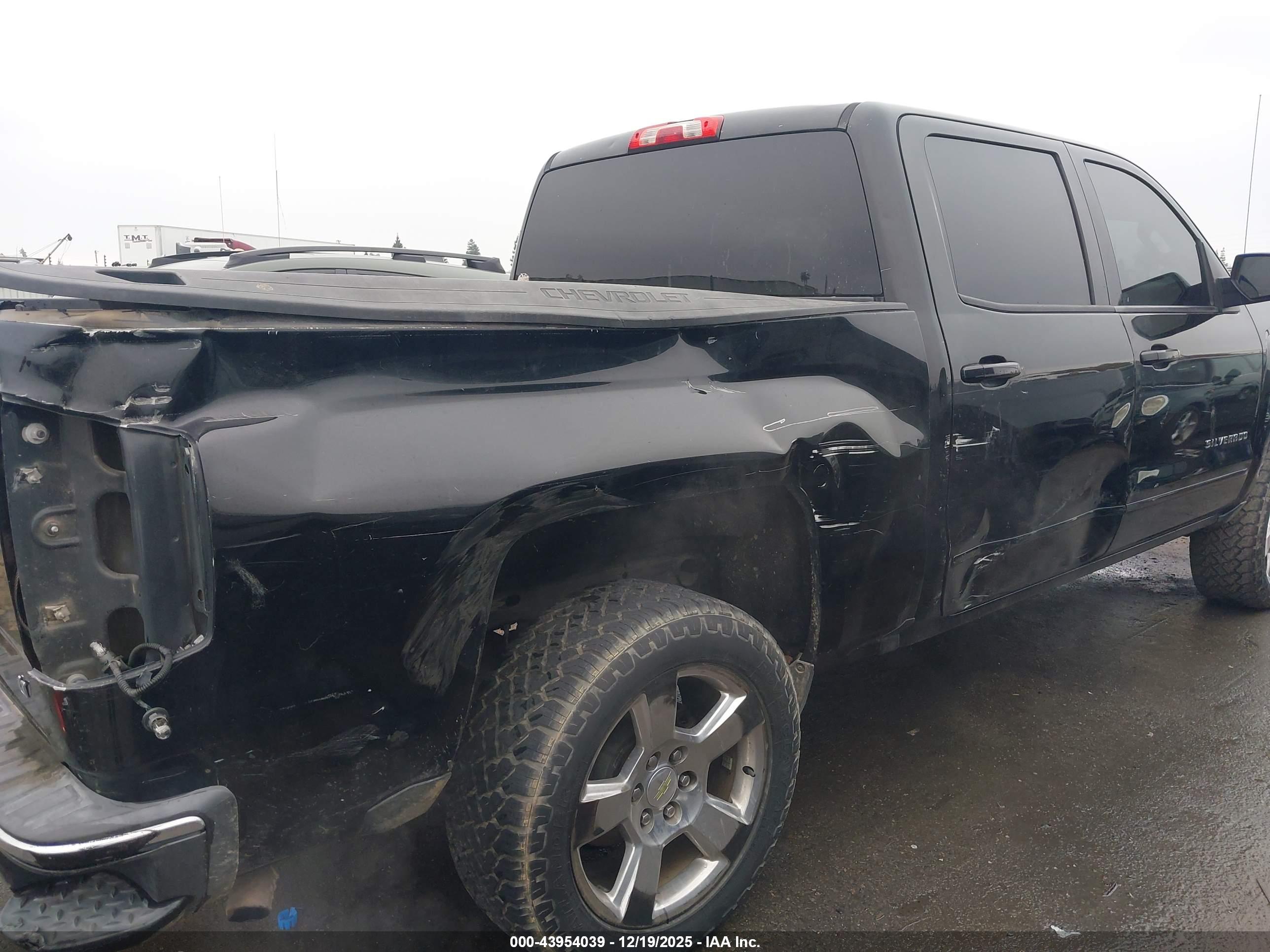 CHEVROLET SILVERADO image 6