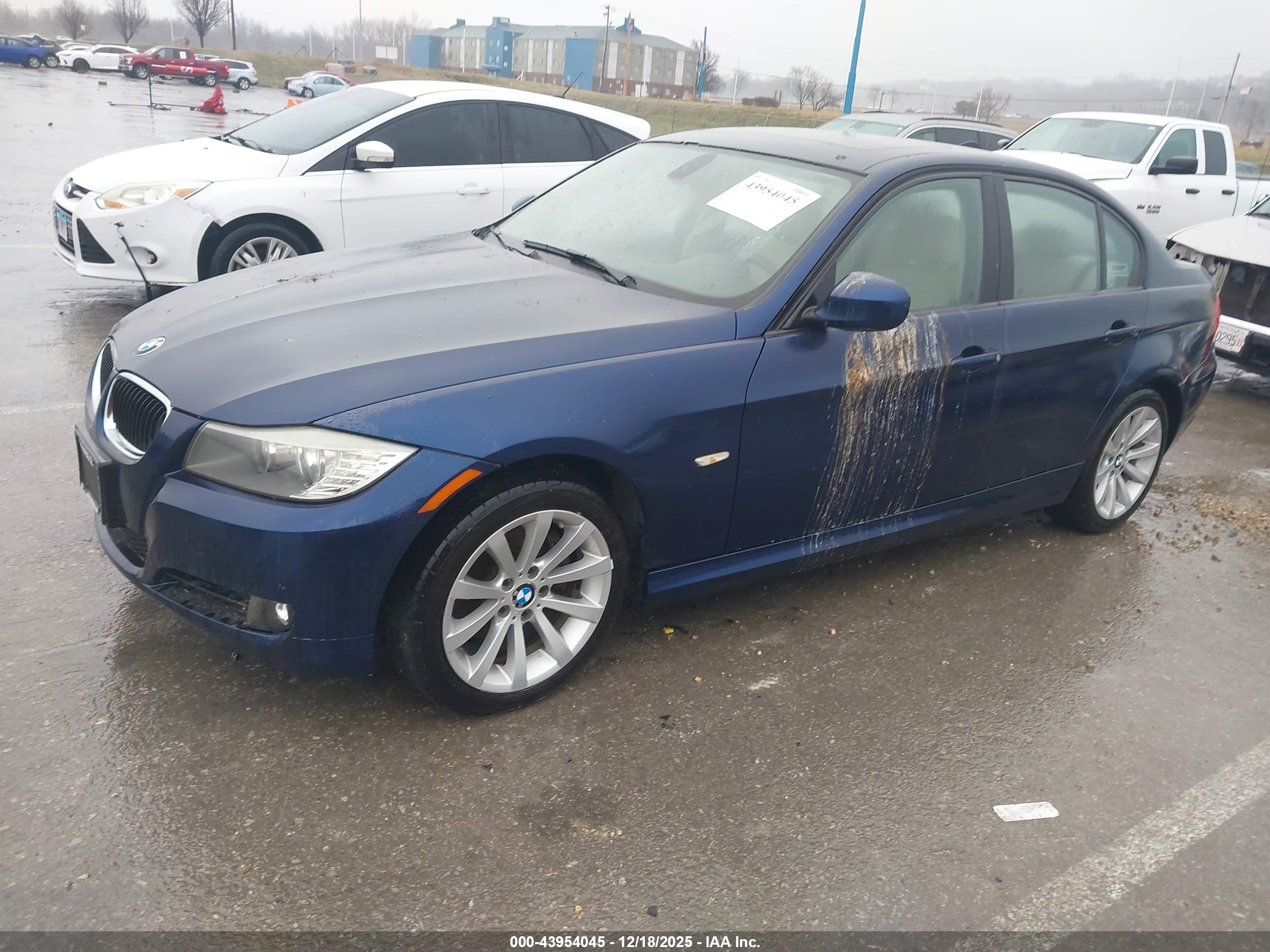 BMW 328I image 2