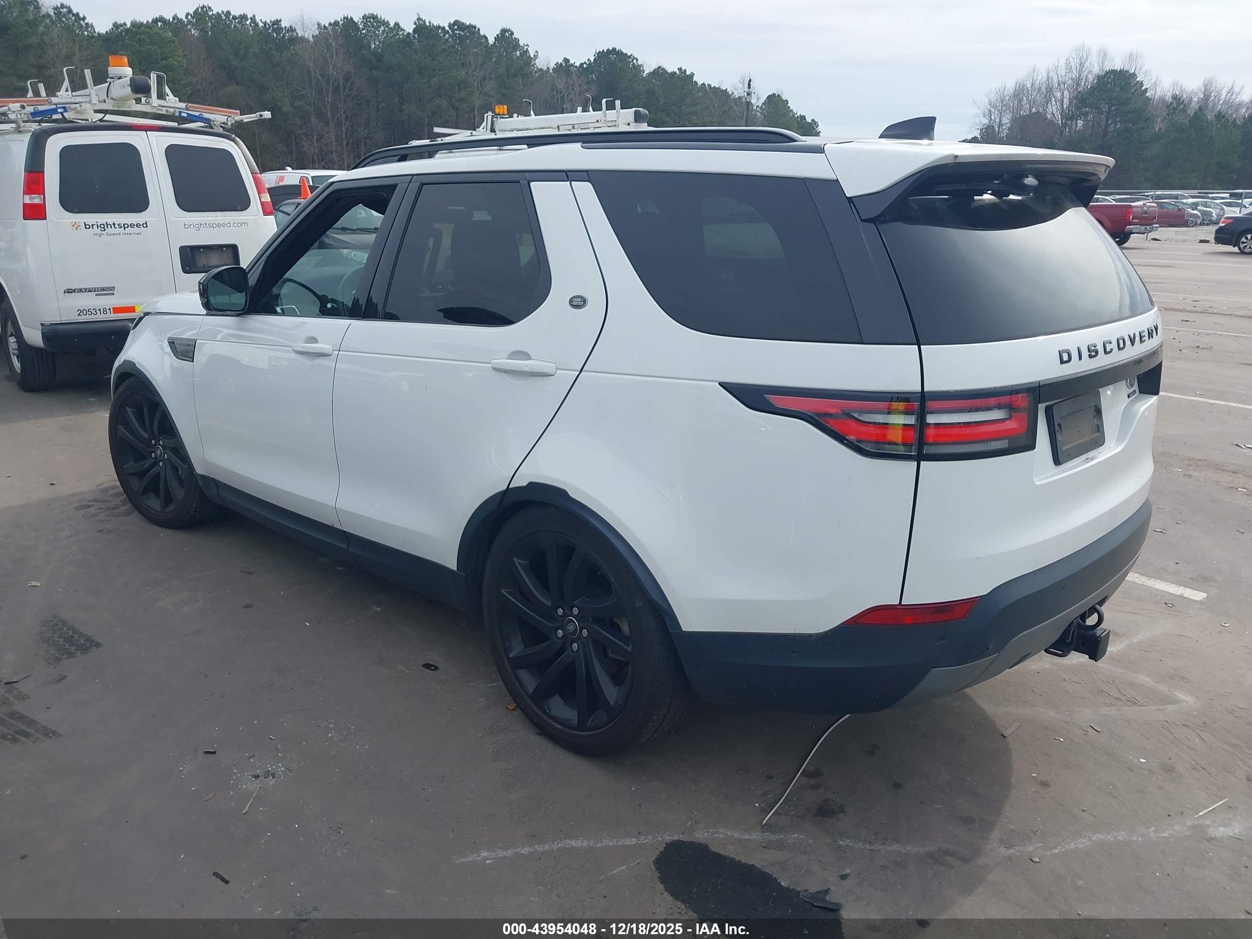 LAND ROVER image 3