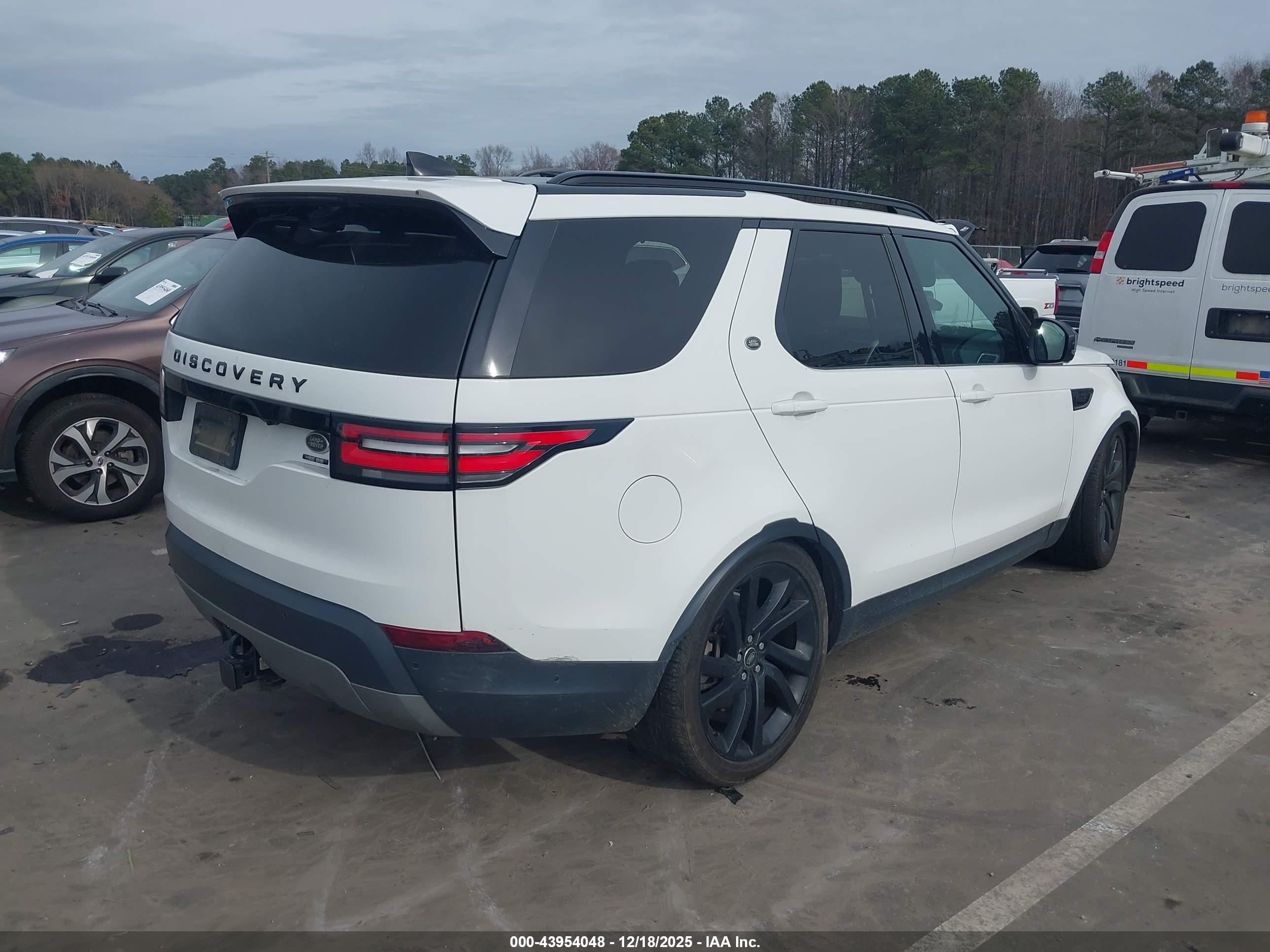 LAND ROVER image 4
