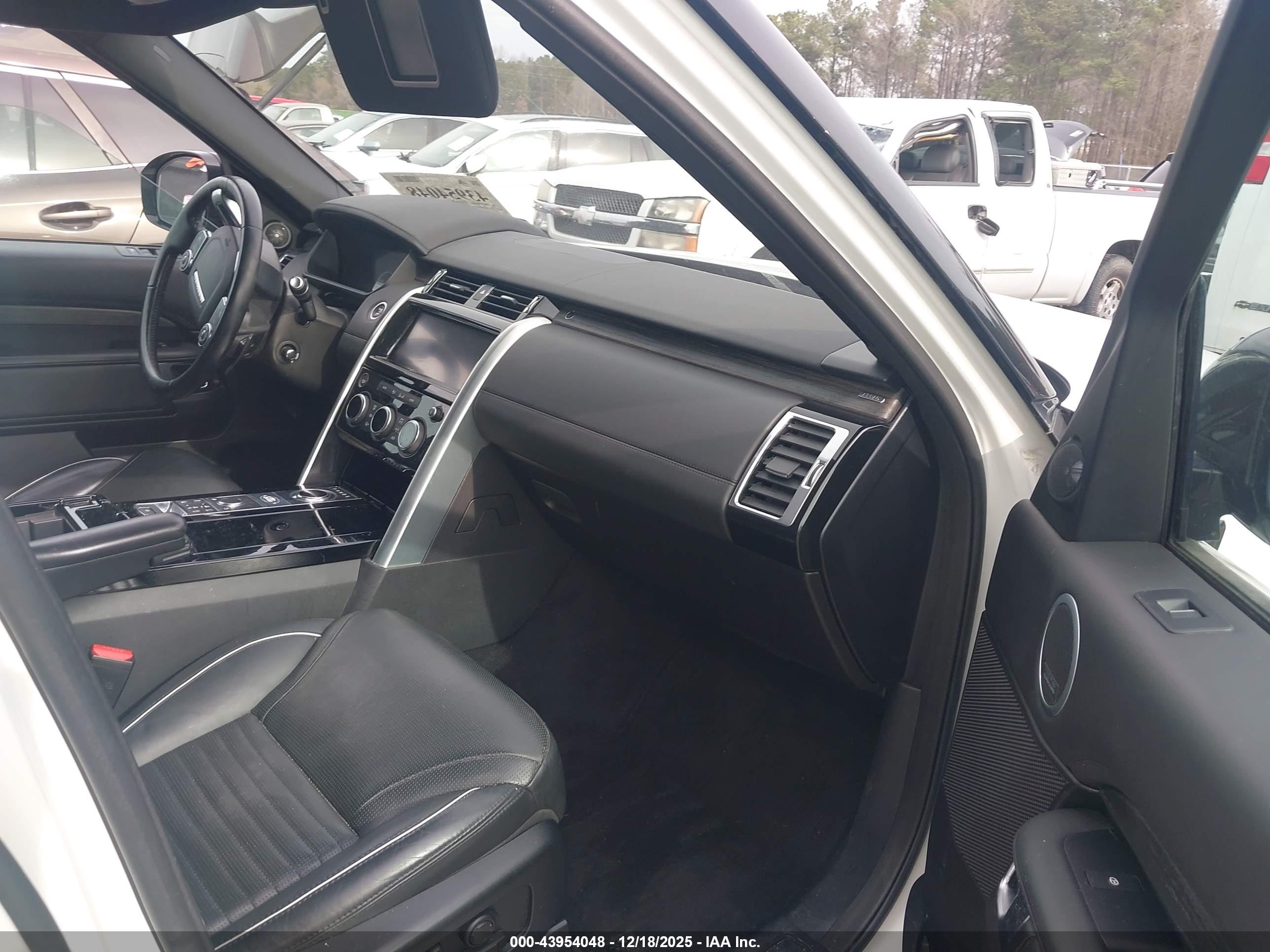 LAND ROVER image 5