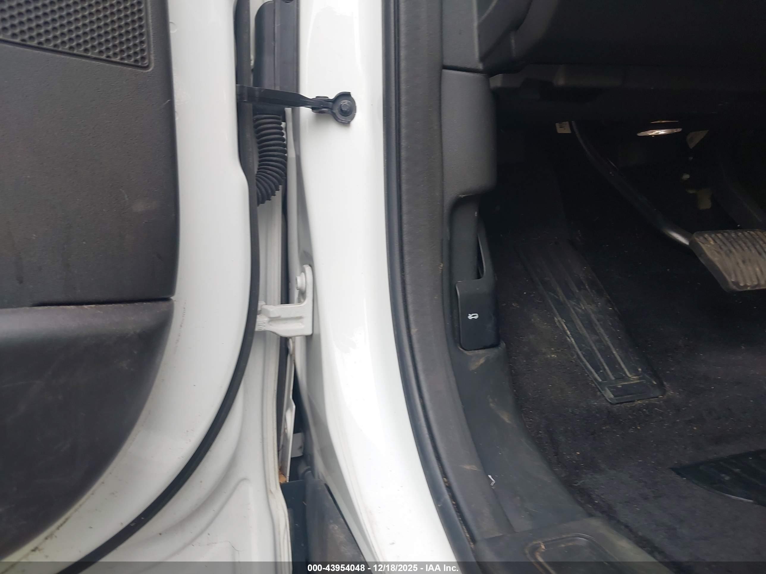 LAND ROVER image 6