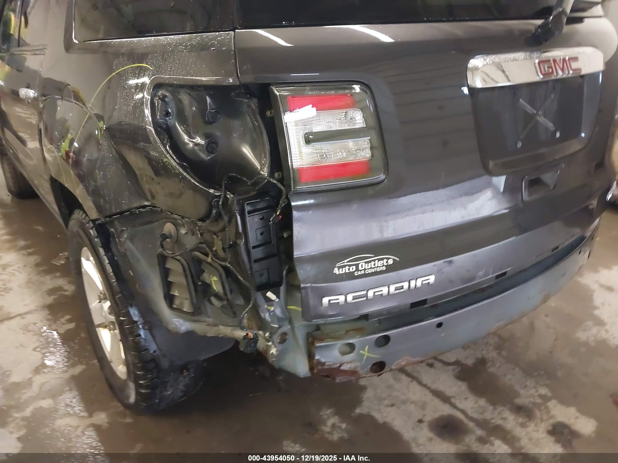 GMC ACADIA image 6