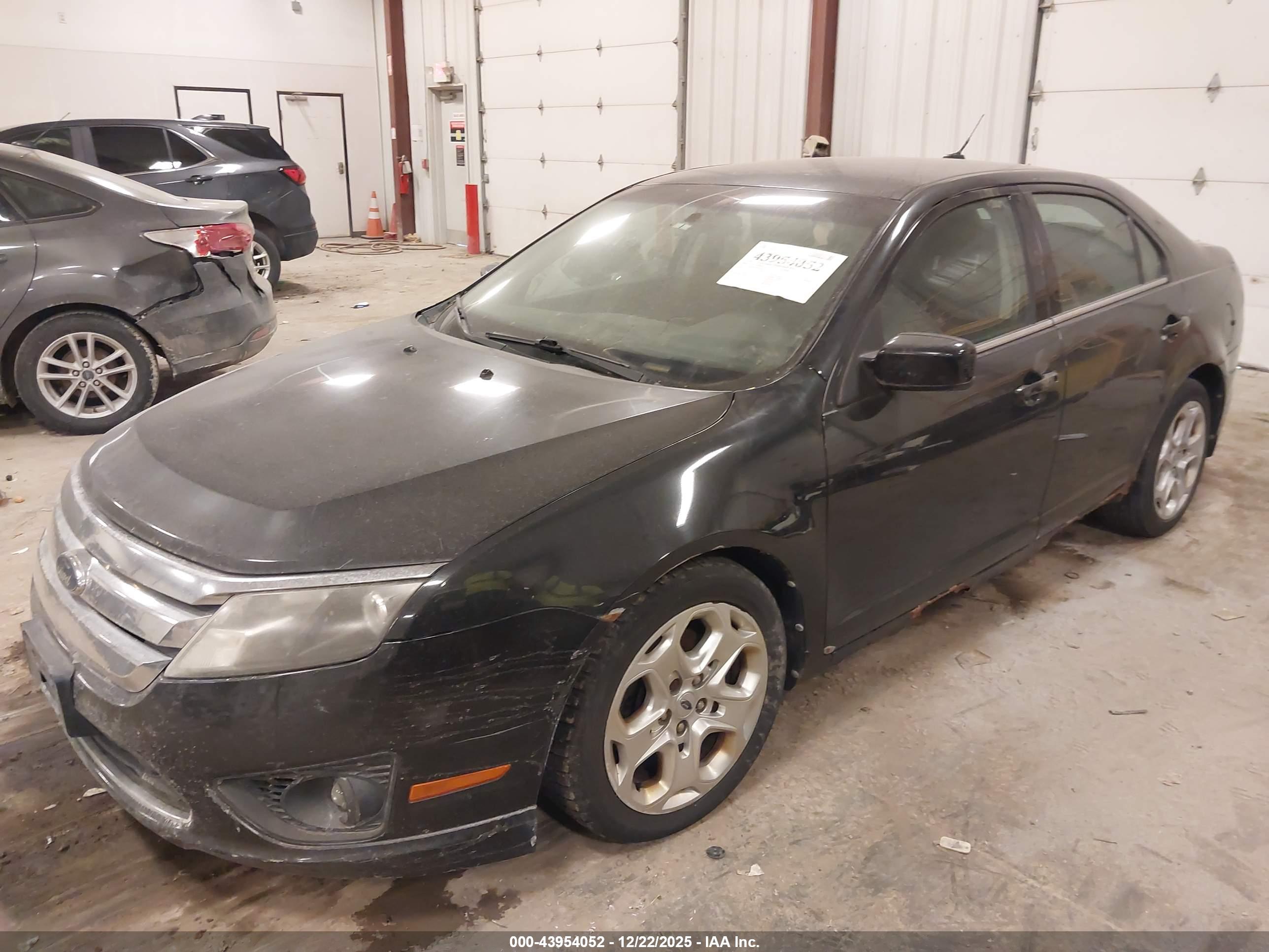 FORD FUSION image 2