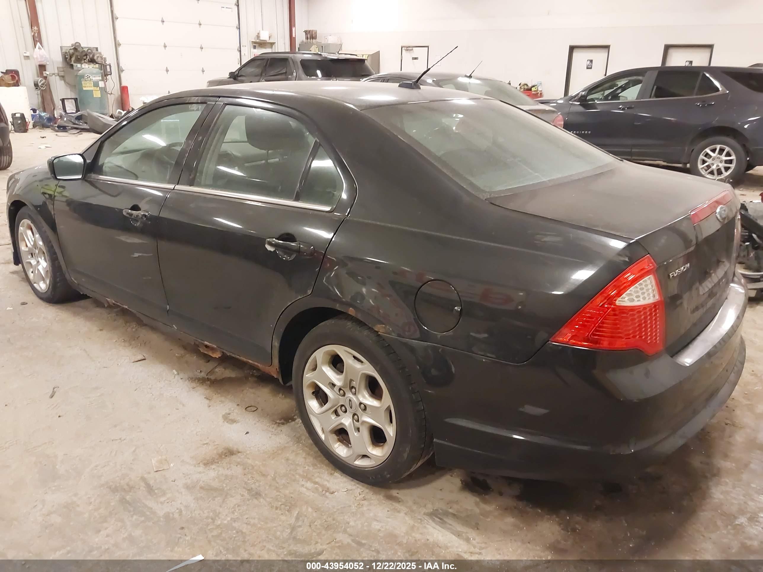 FORD FUSION image 3