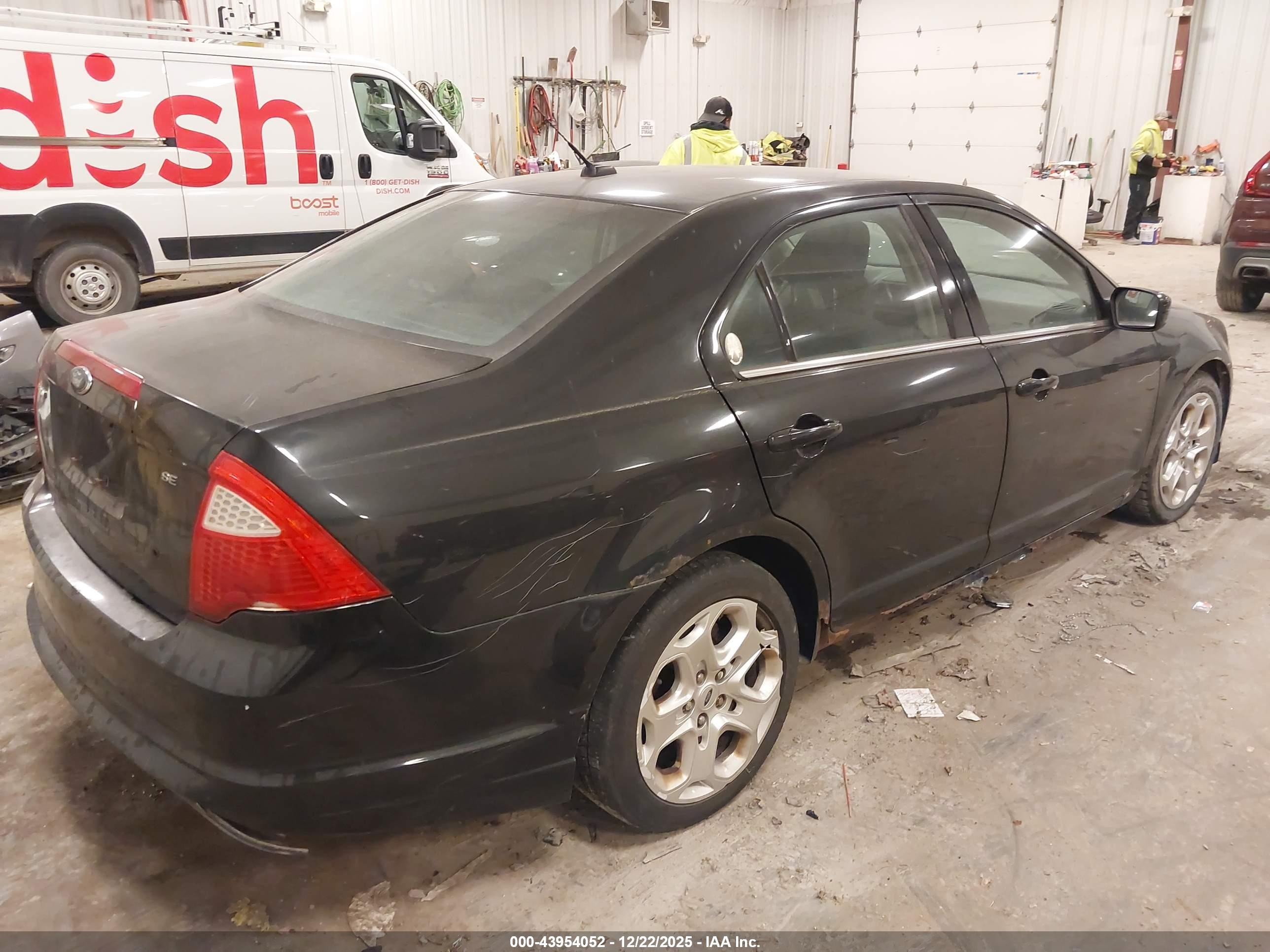 FORD FUSION image 4