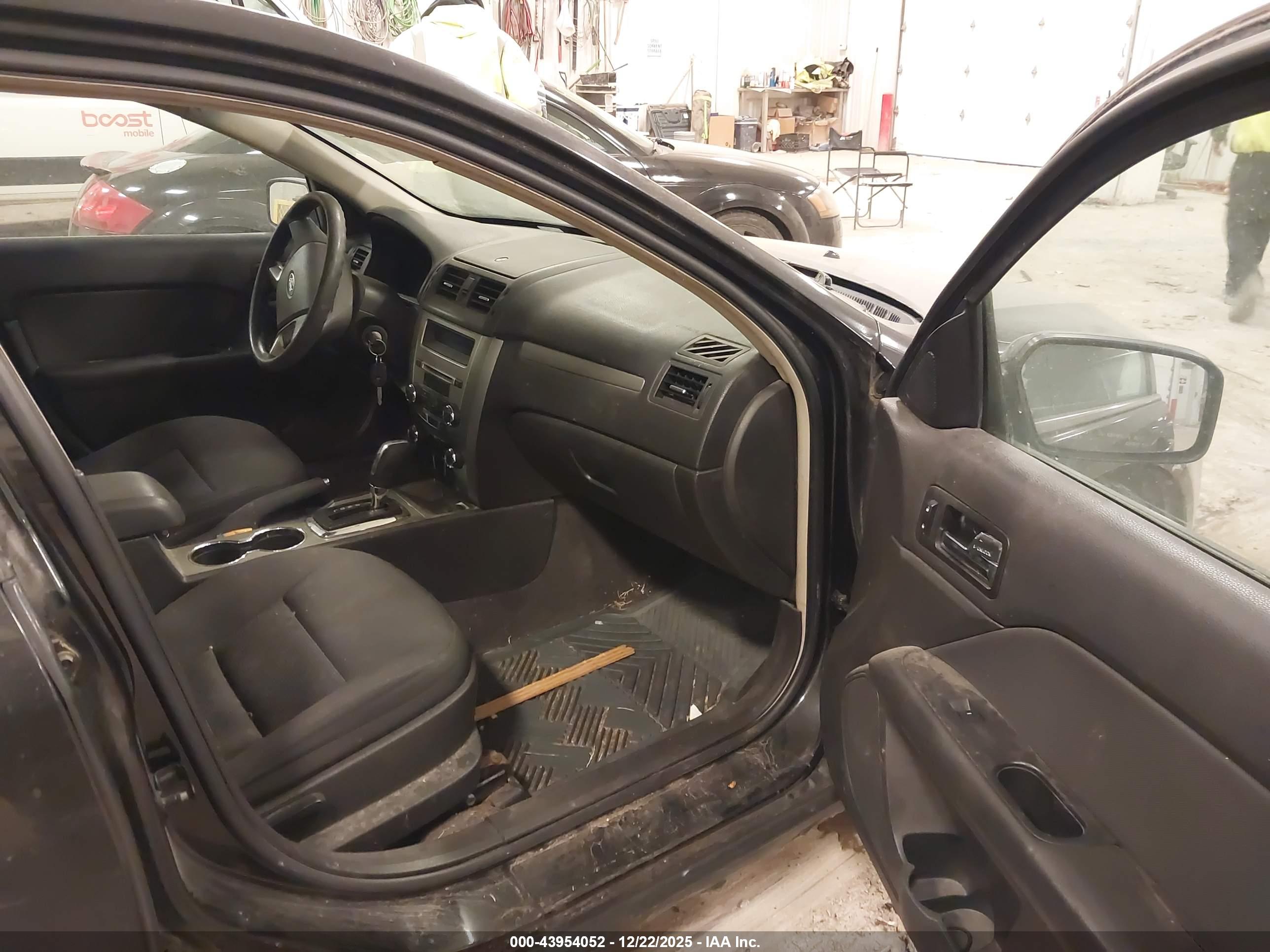 FORD FUSION image 5