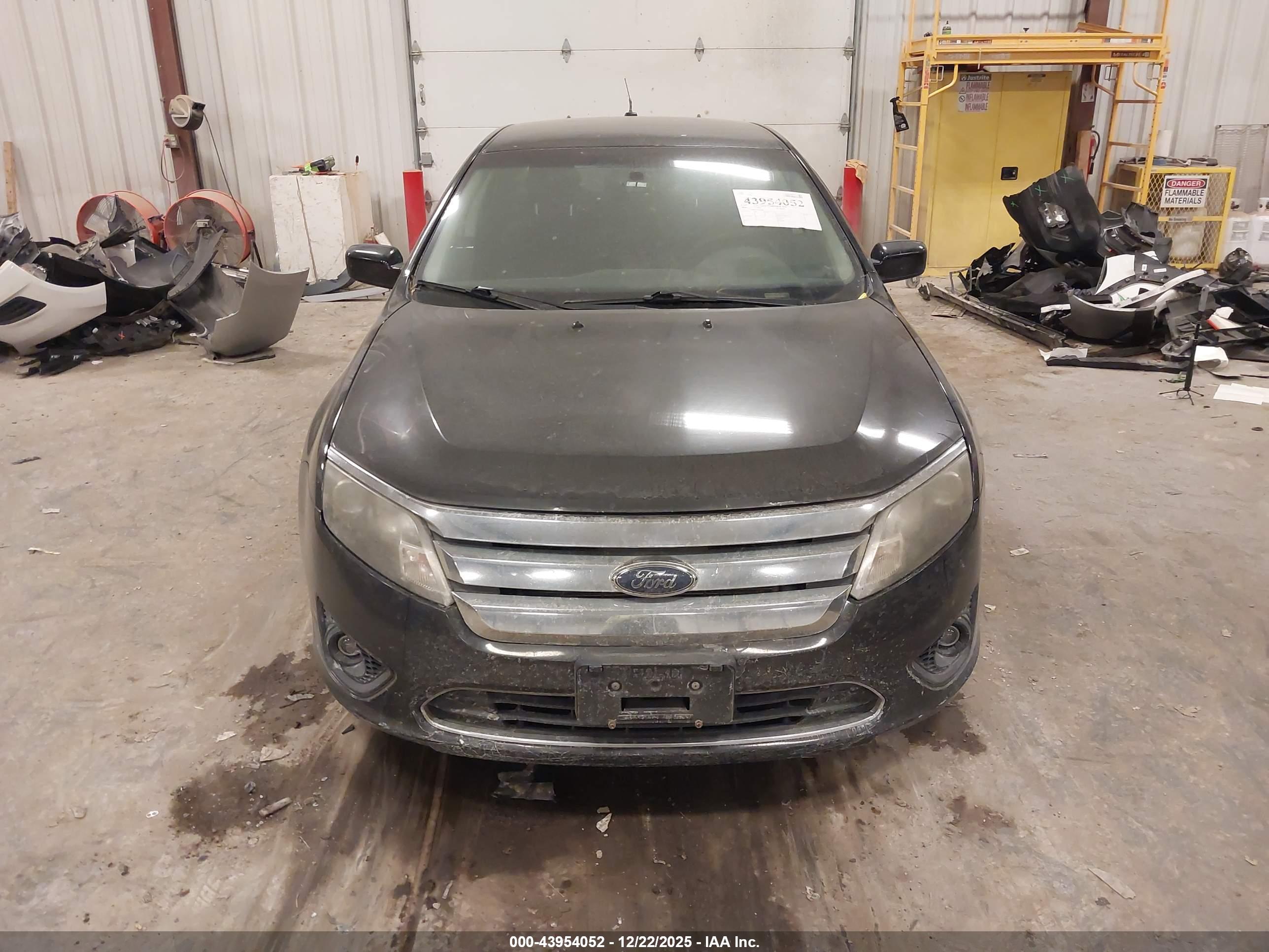 FORD FUSION image 6