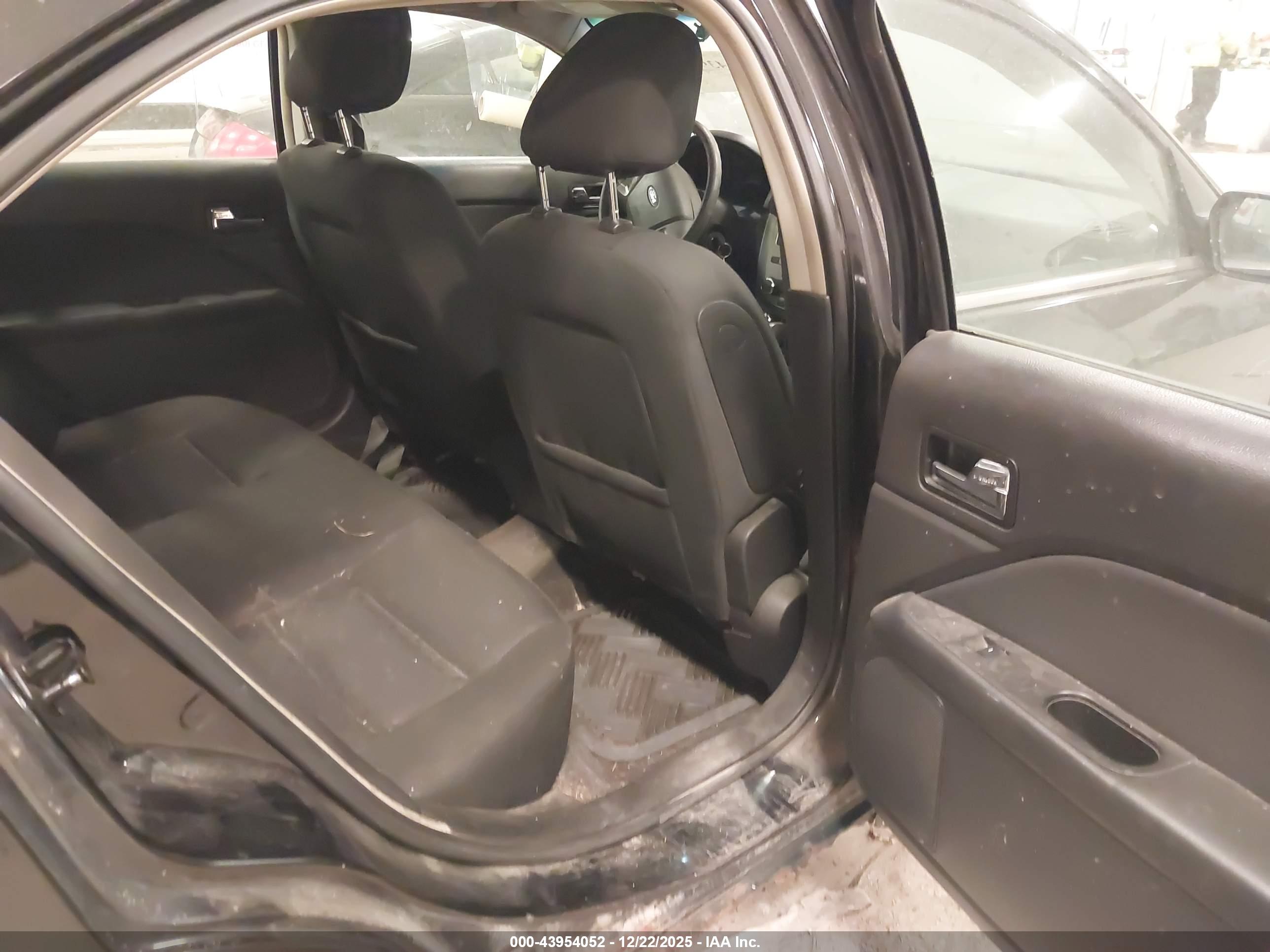 FORD FUSION image 8
