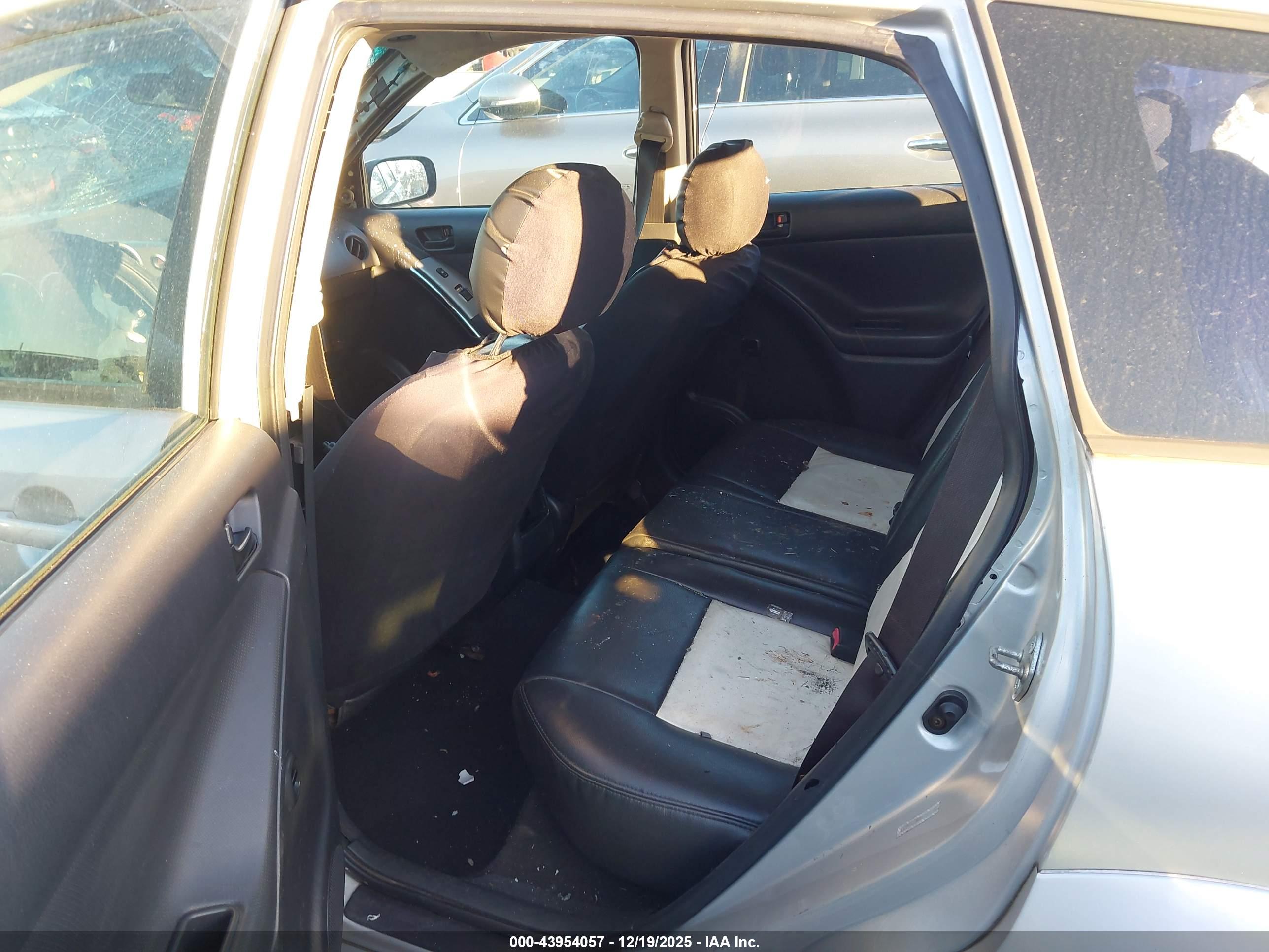 PONTIAC VIBE image 8