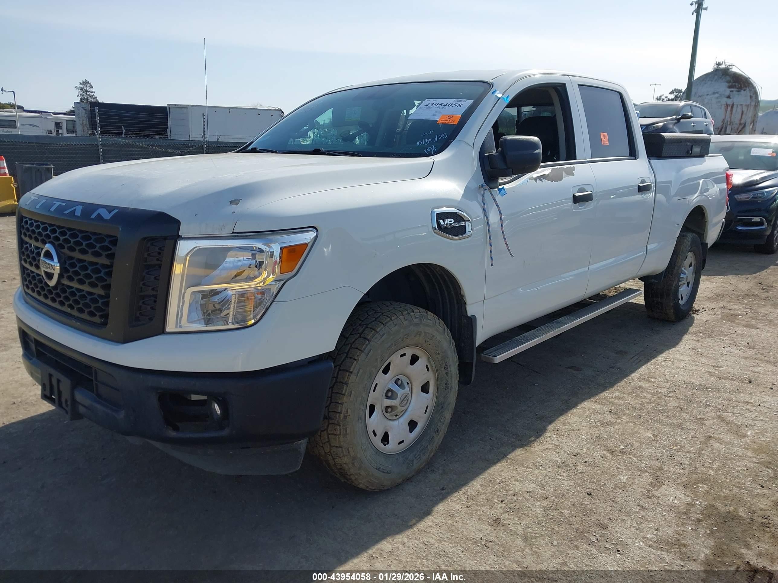 NISSAN TITAN image 2