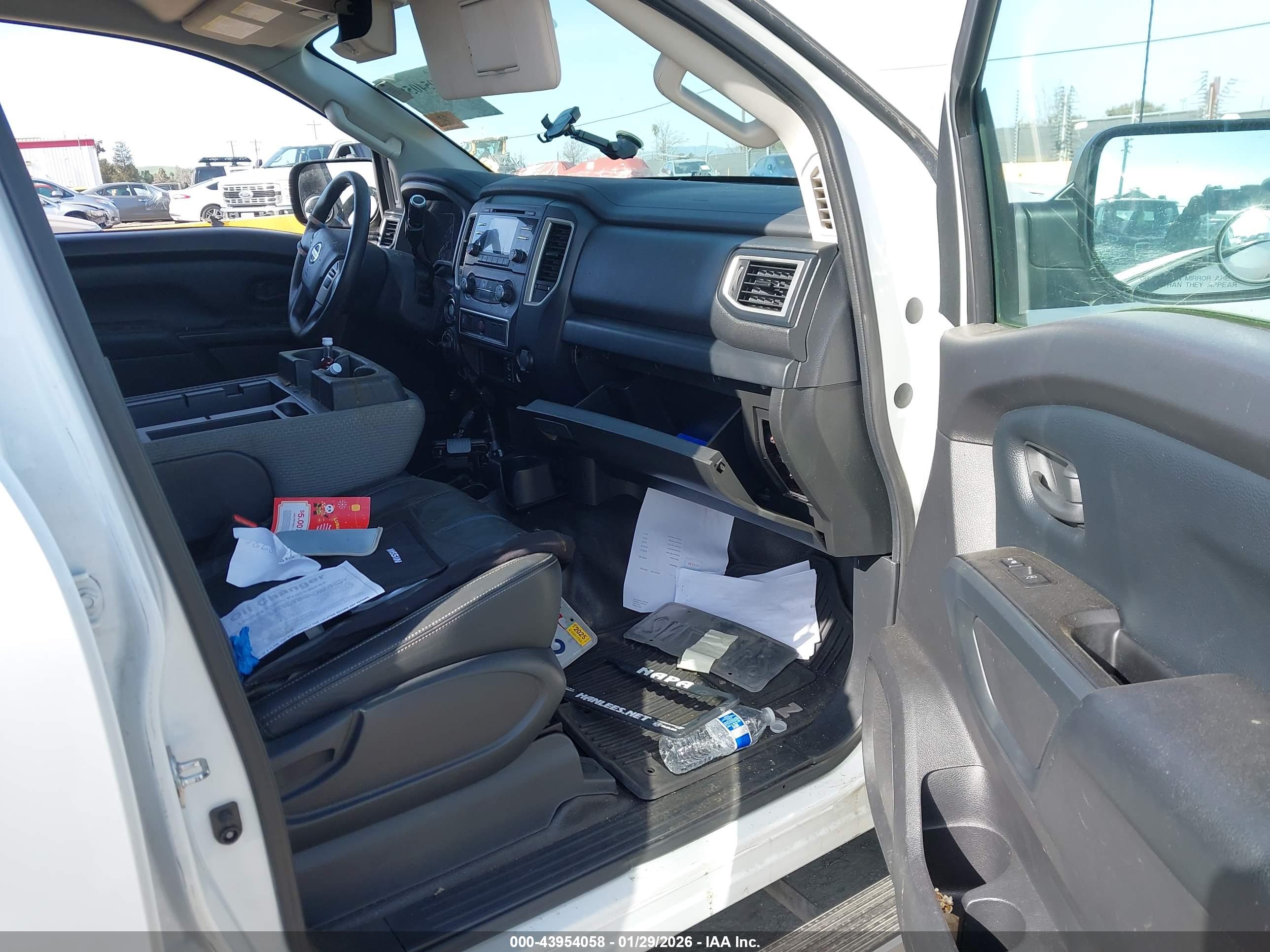 NISSAN TITAN image 5