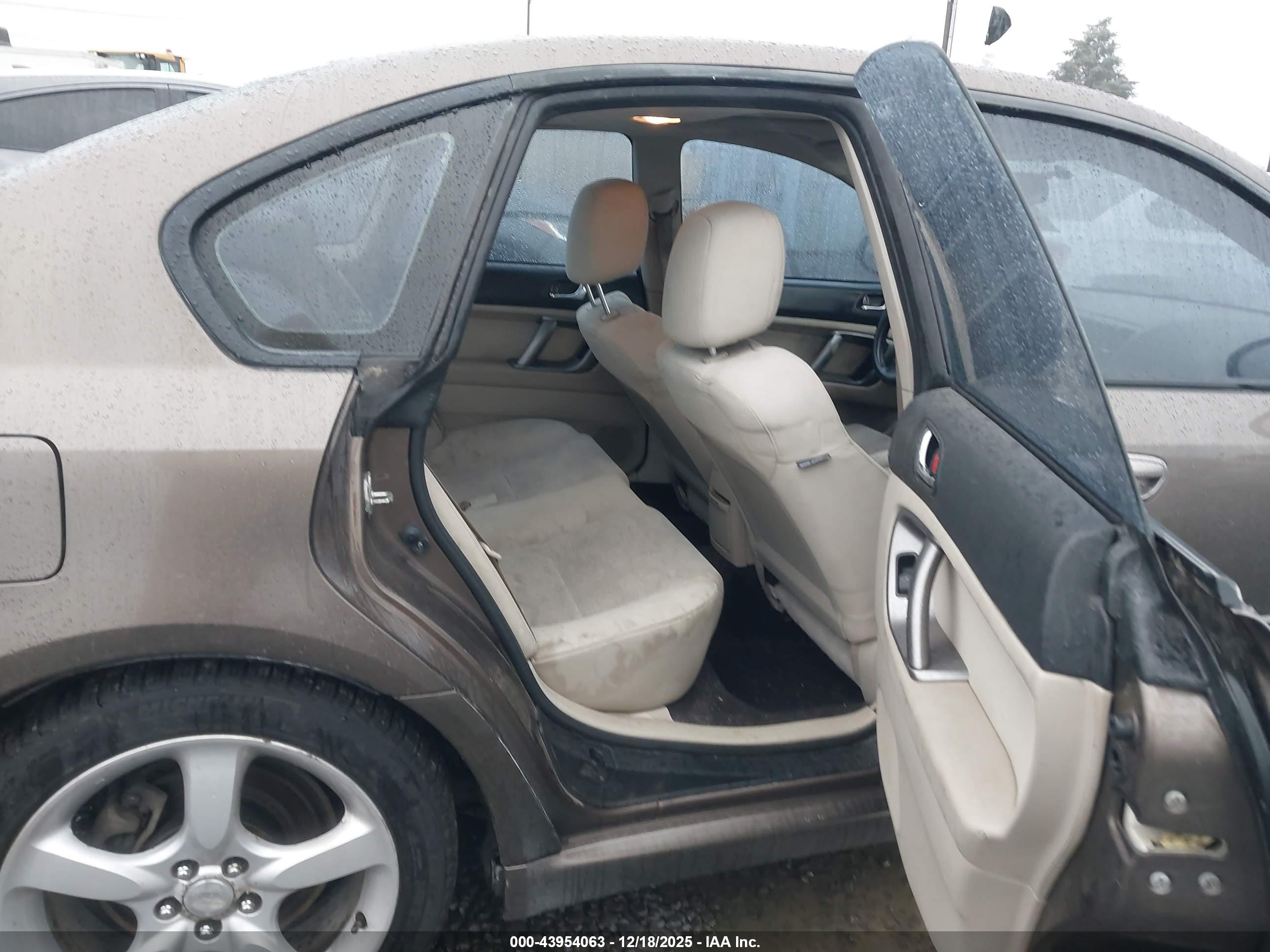 SUBARU LEGACY image 8