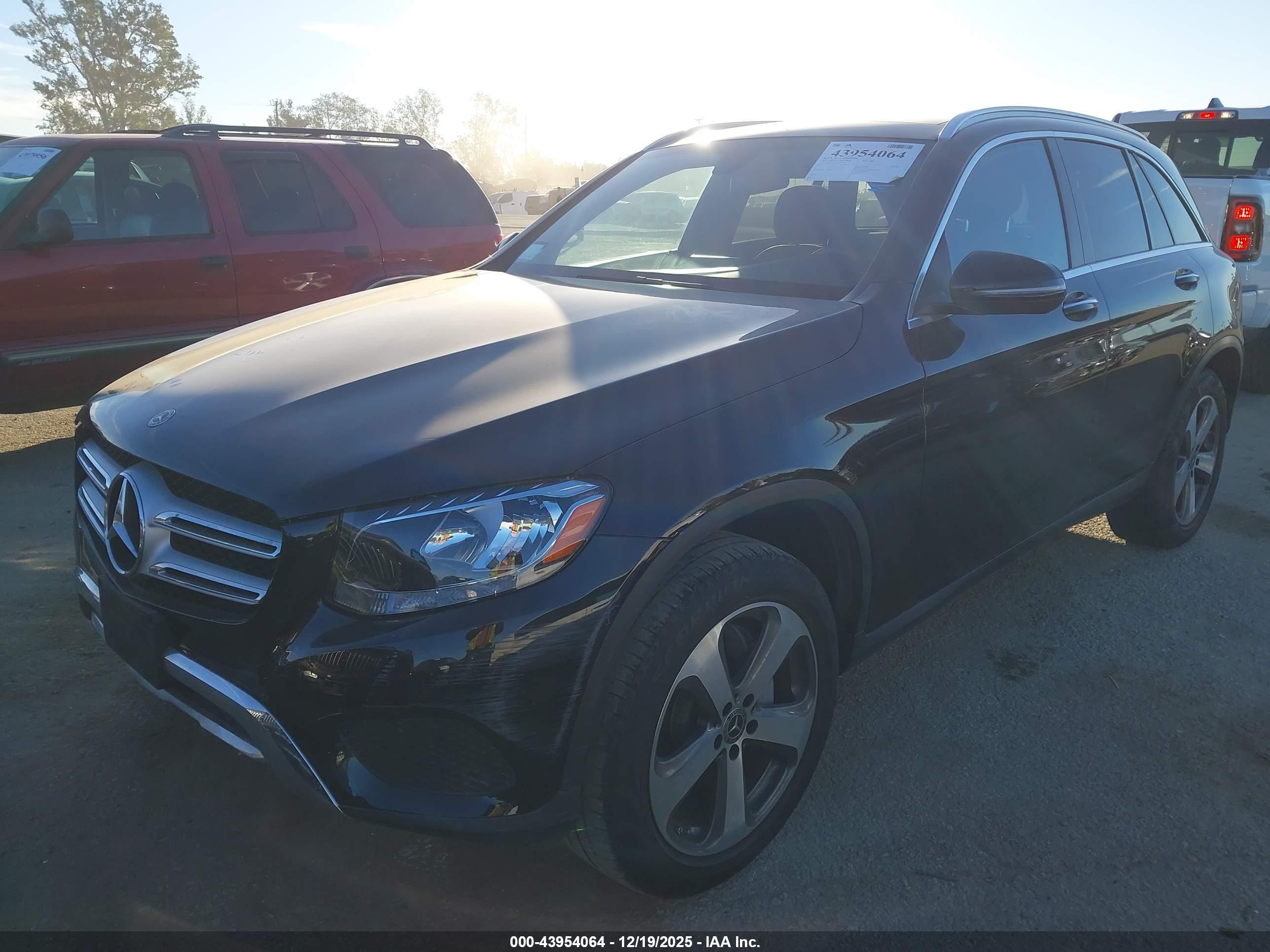 MERCEDES-BENZ GLC image 2