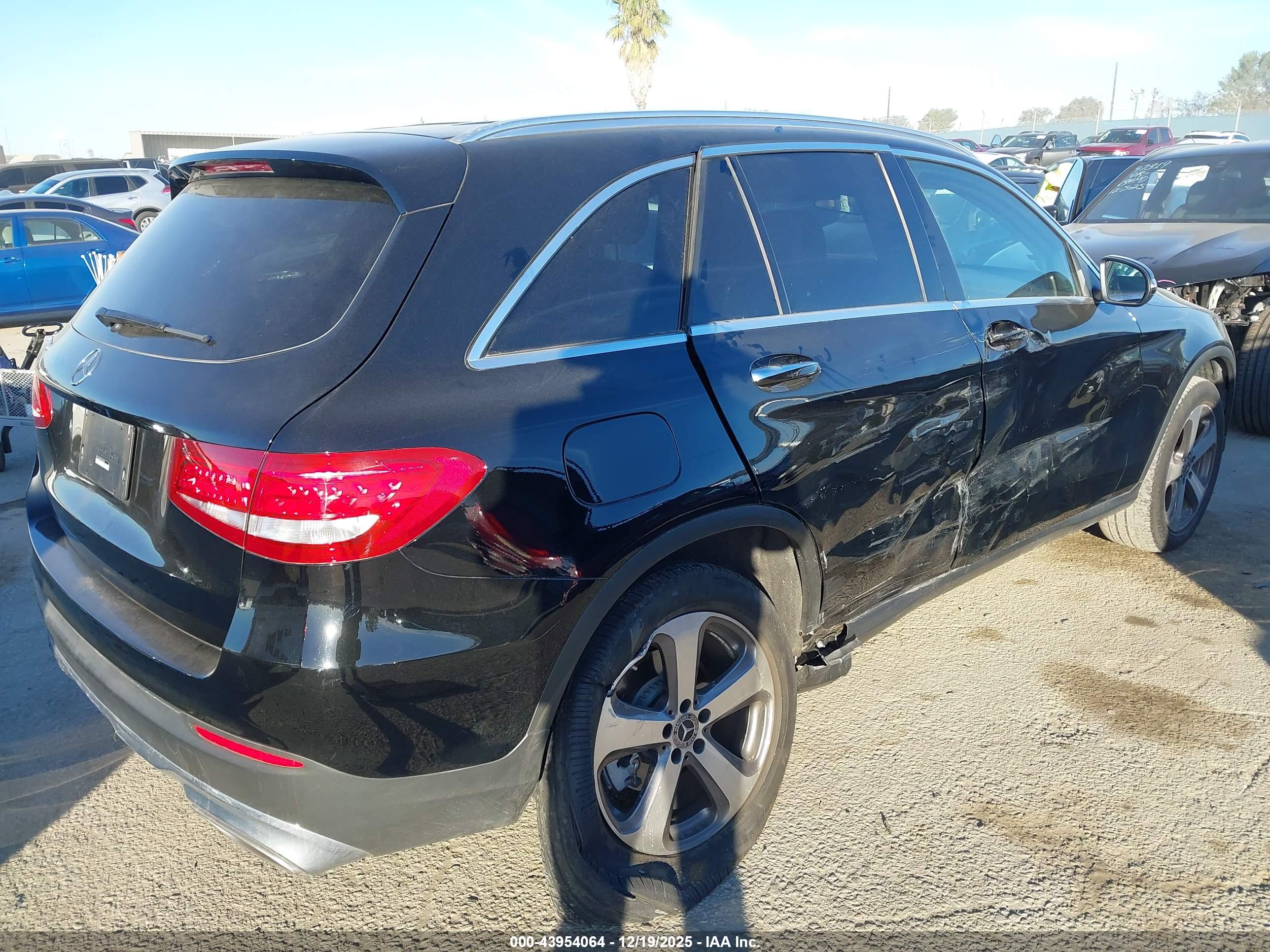 MERCEDES-BENZ GLC image 4