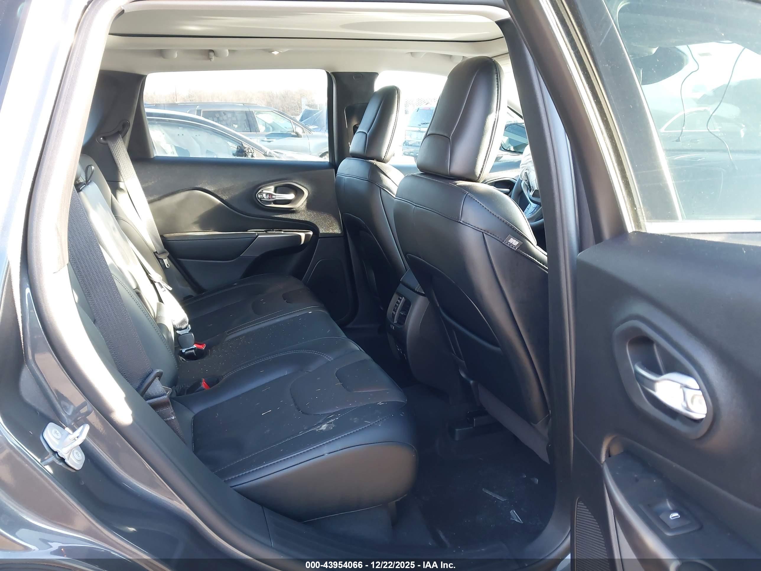 JEEP CHEROKEE image 8