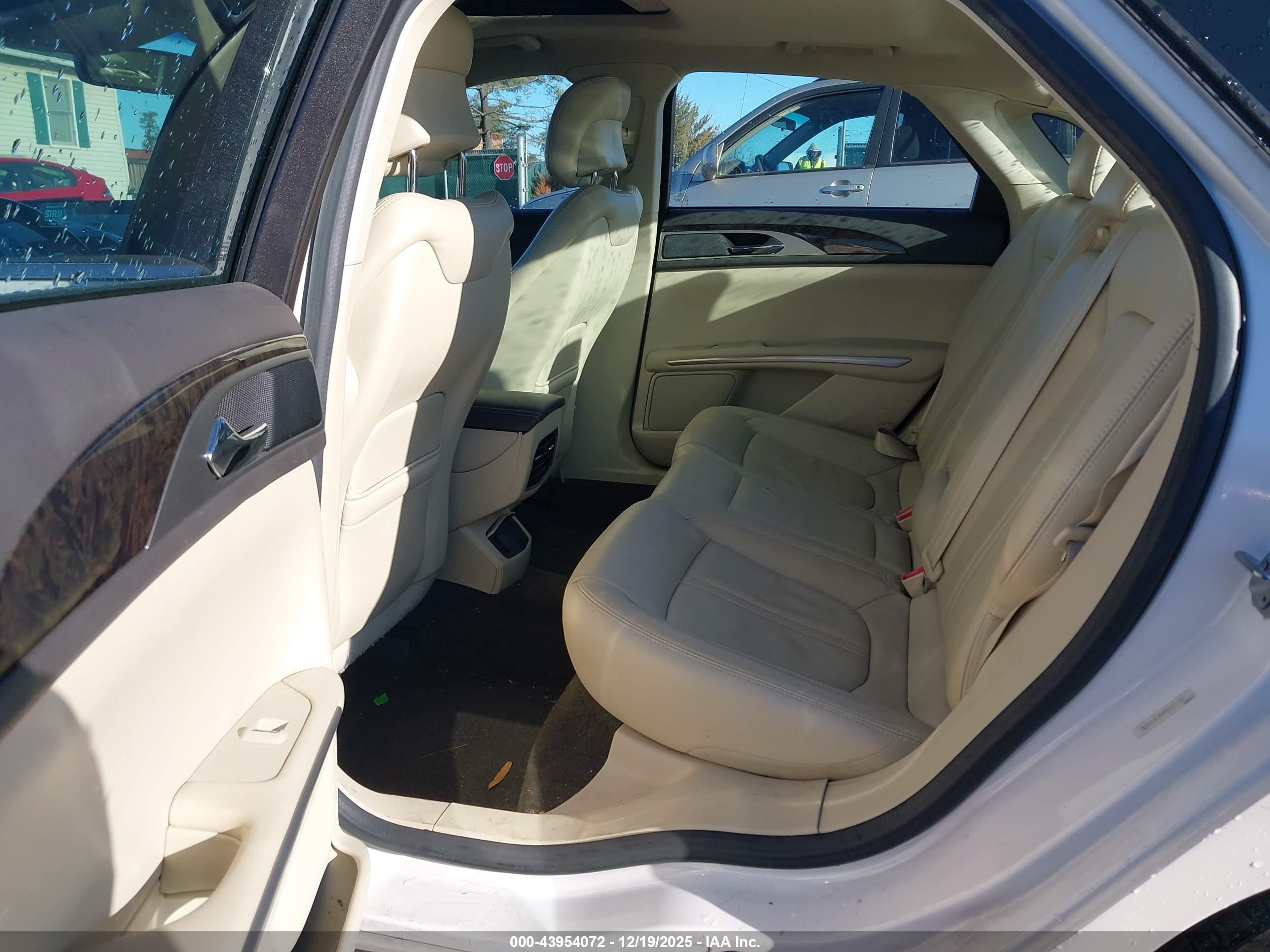 LINCOLN MKZ image 8
