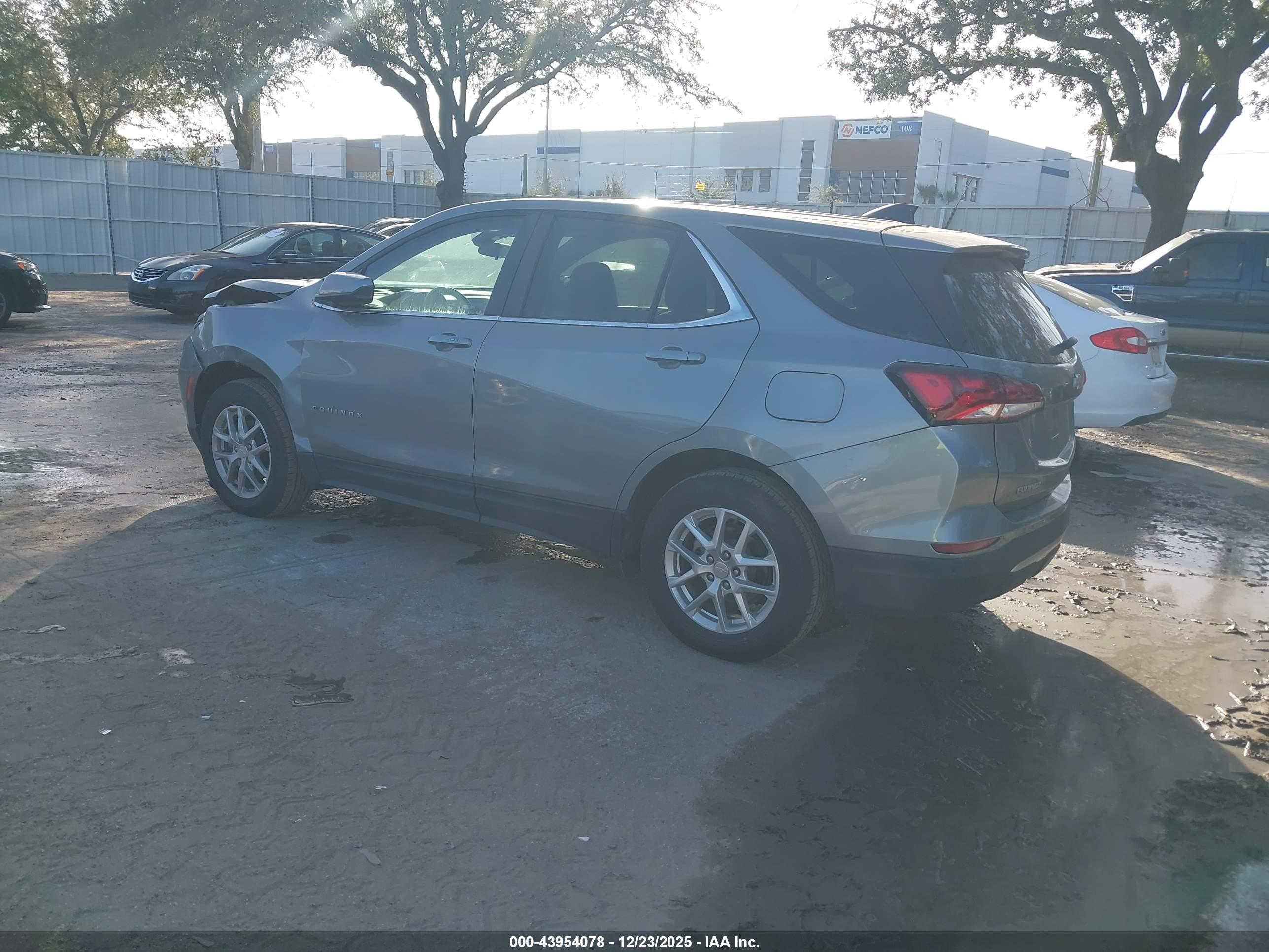 CHEVROLET EQUINOX image 3