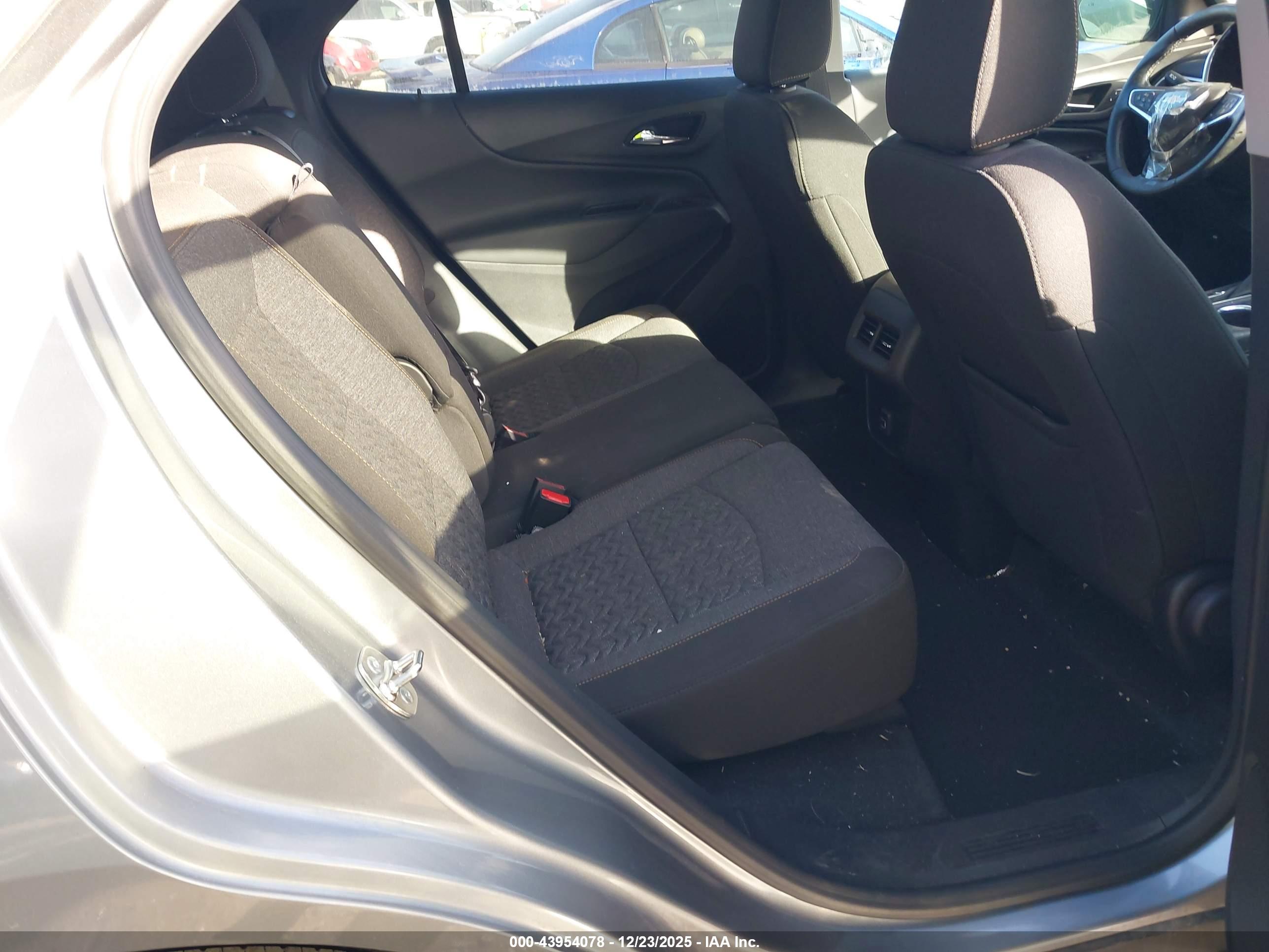 CHEVROLET EQUINOX image 8