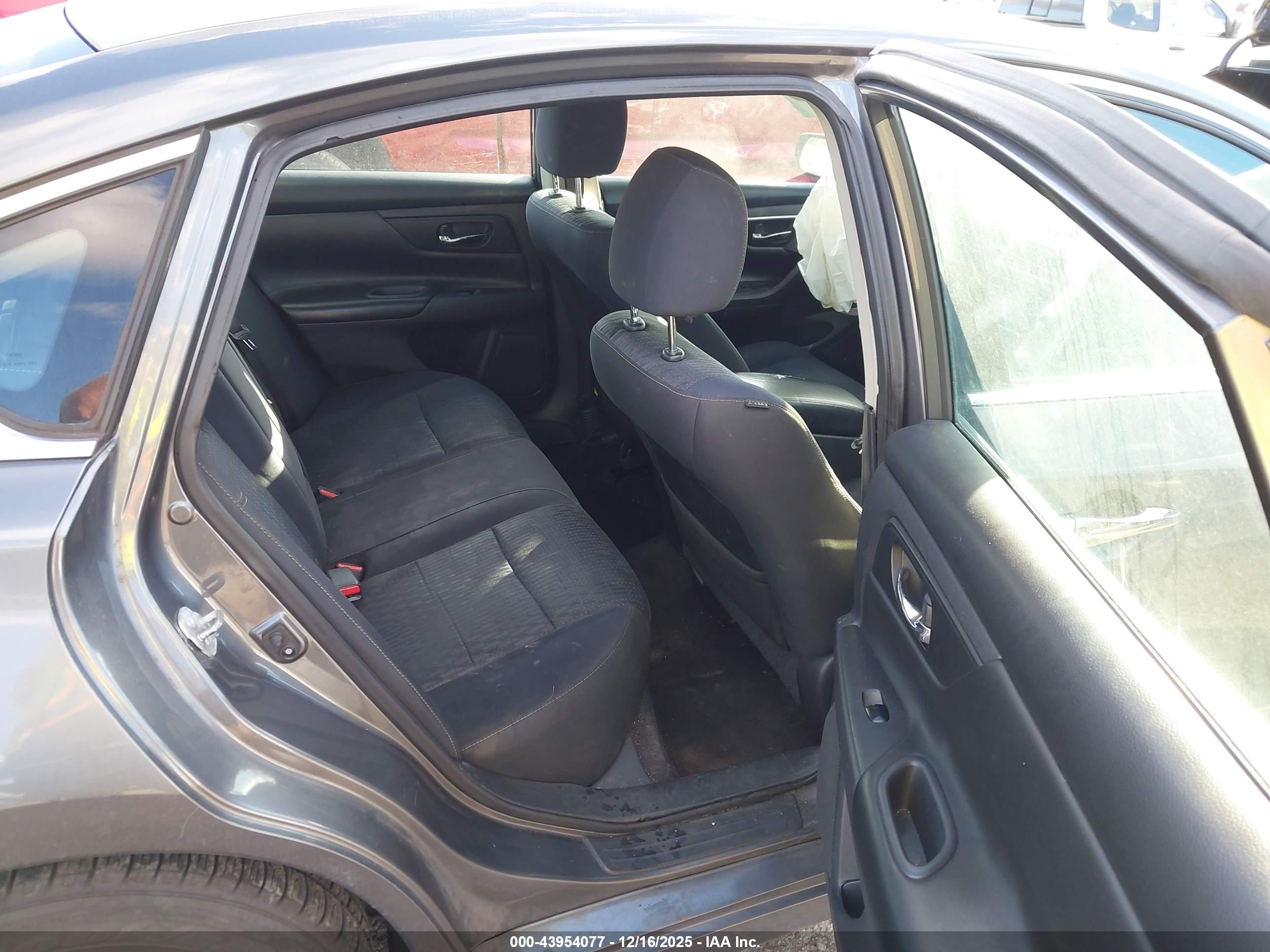 NISSAN ALTIMA image 8
