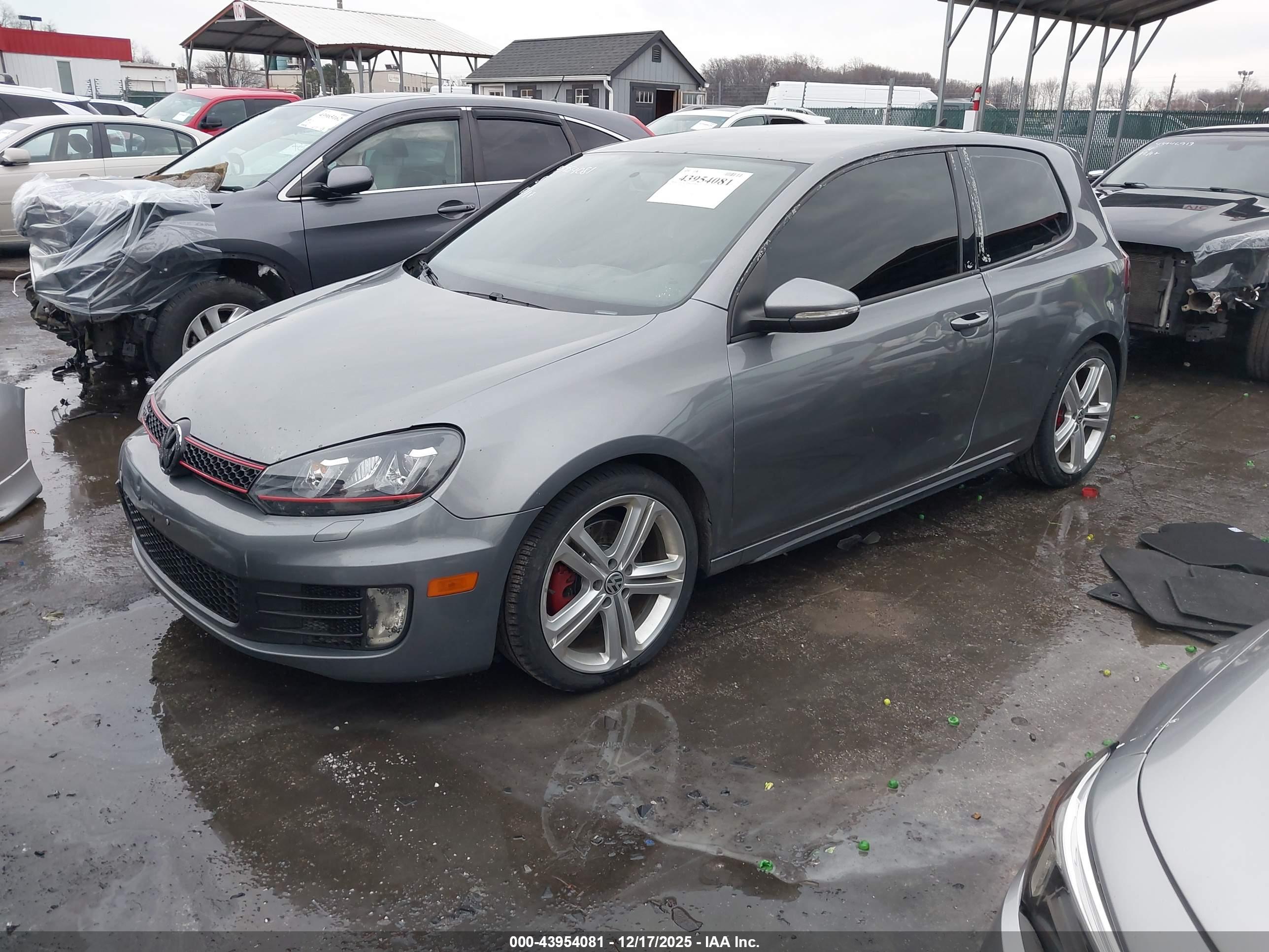 VOLKSWAGEN GTI image 2