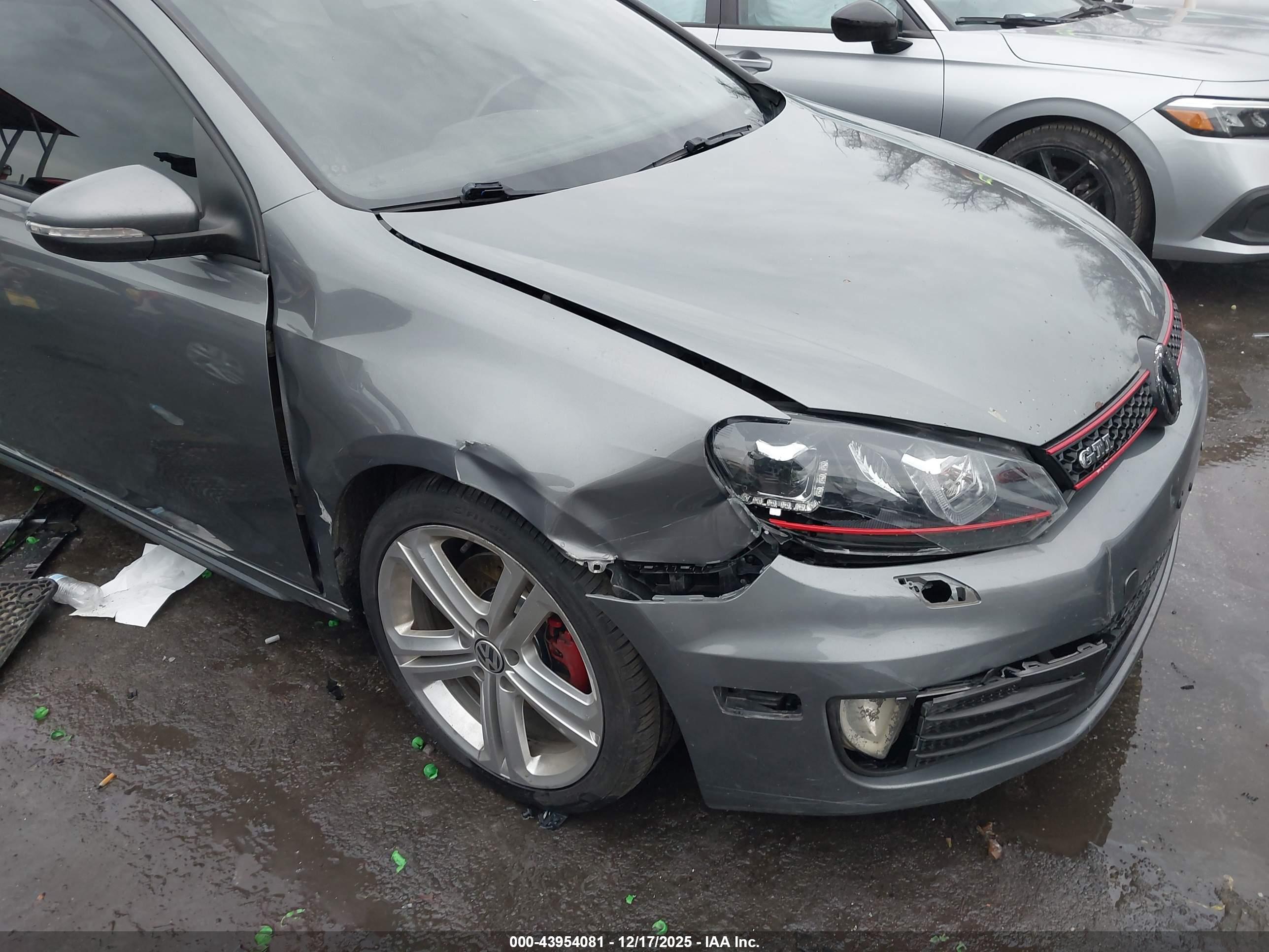 VOLKSWAGEN GTI image 6