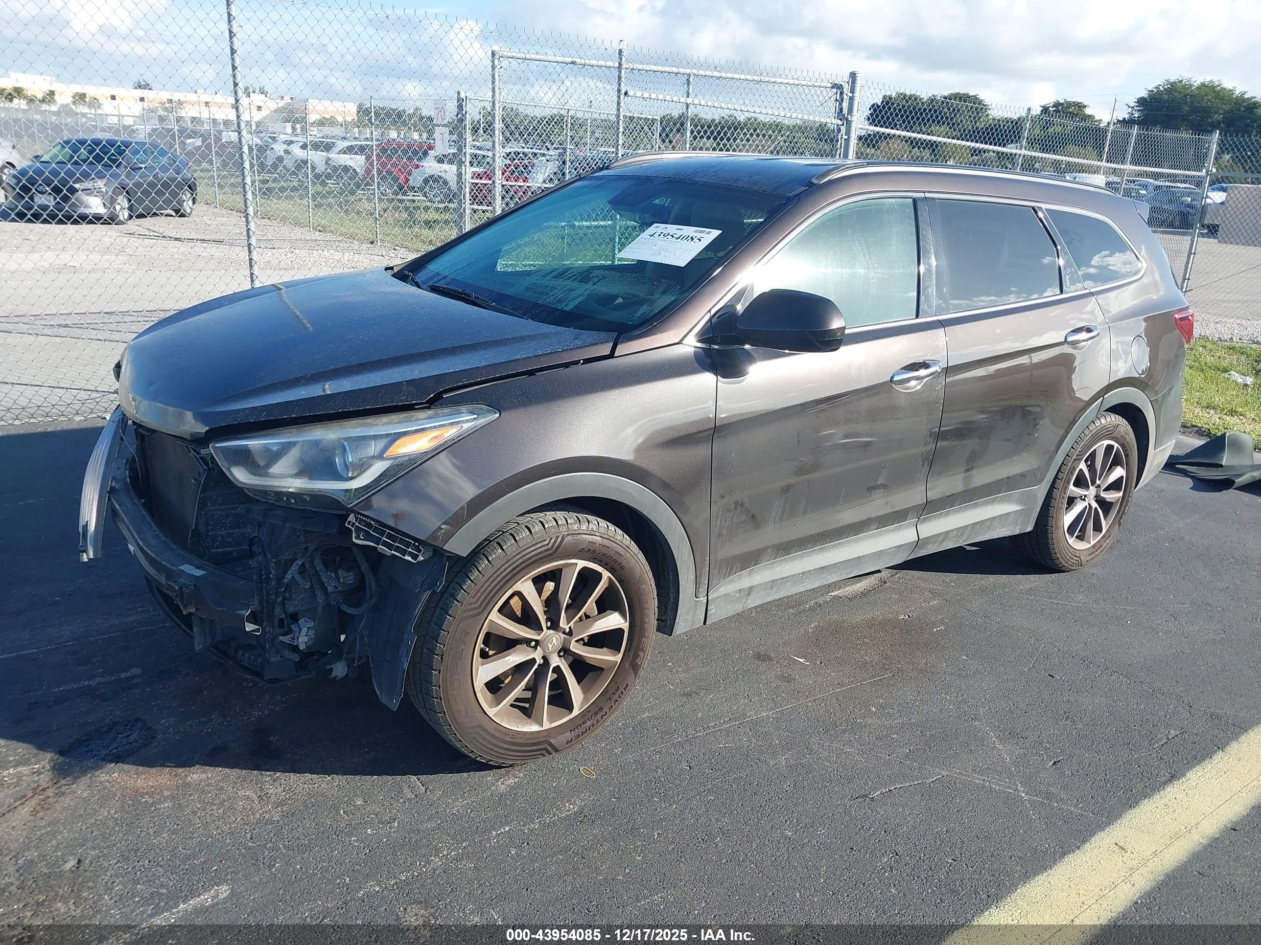 HYUNDAI SANTA image 2