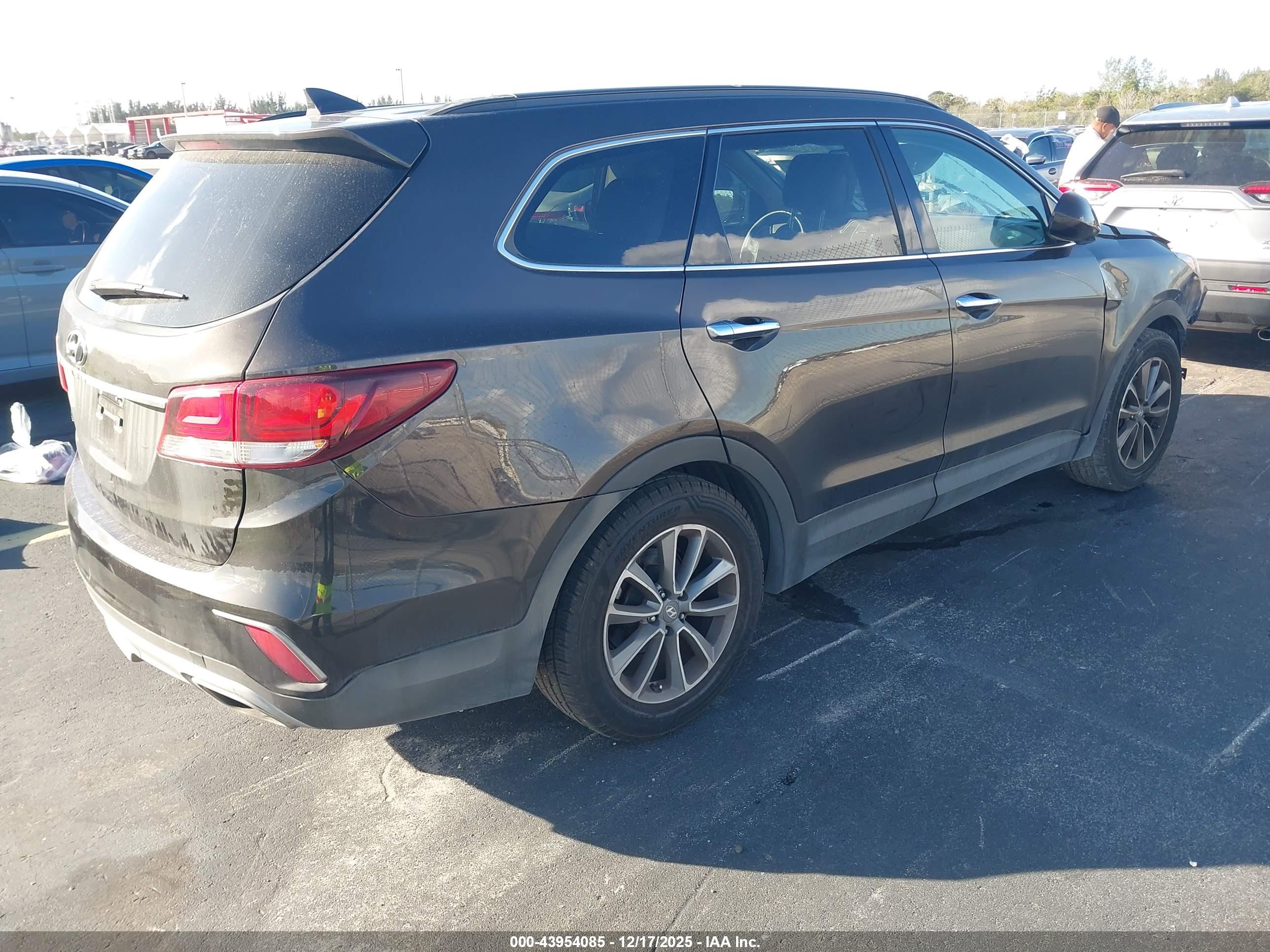 HYUNDAI SANTA image 4